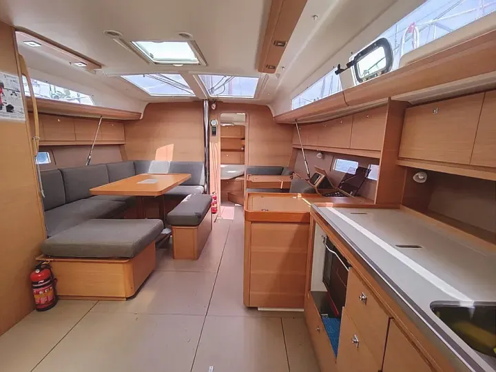 Dufour 410 Grand Large Freedom — jahtikuva 4