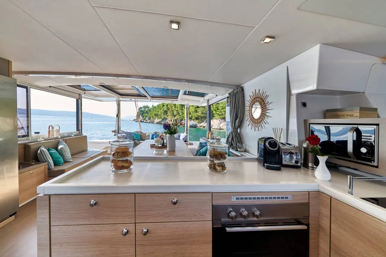 Bali 5.4 La Grande Bellezza — yacht photo 13