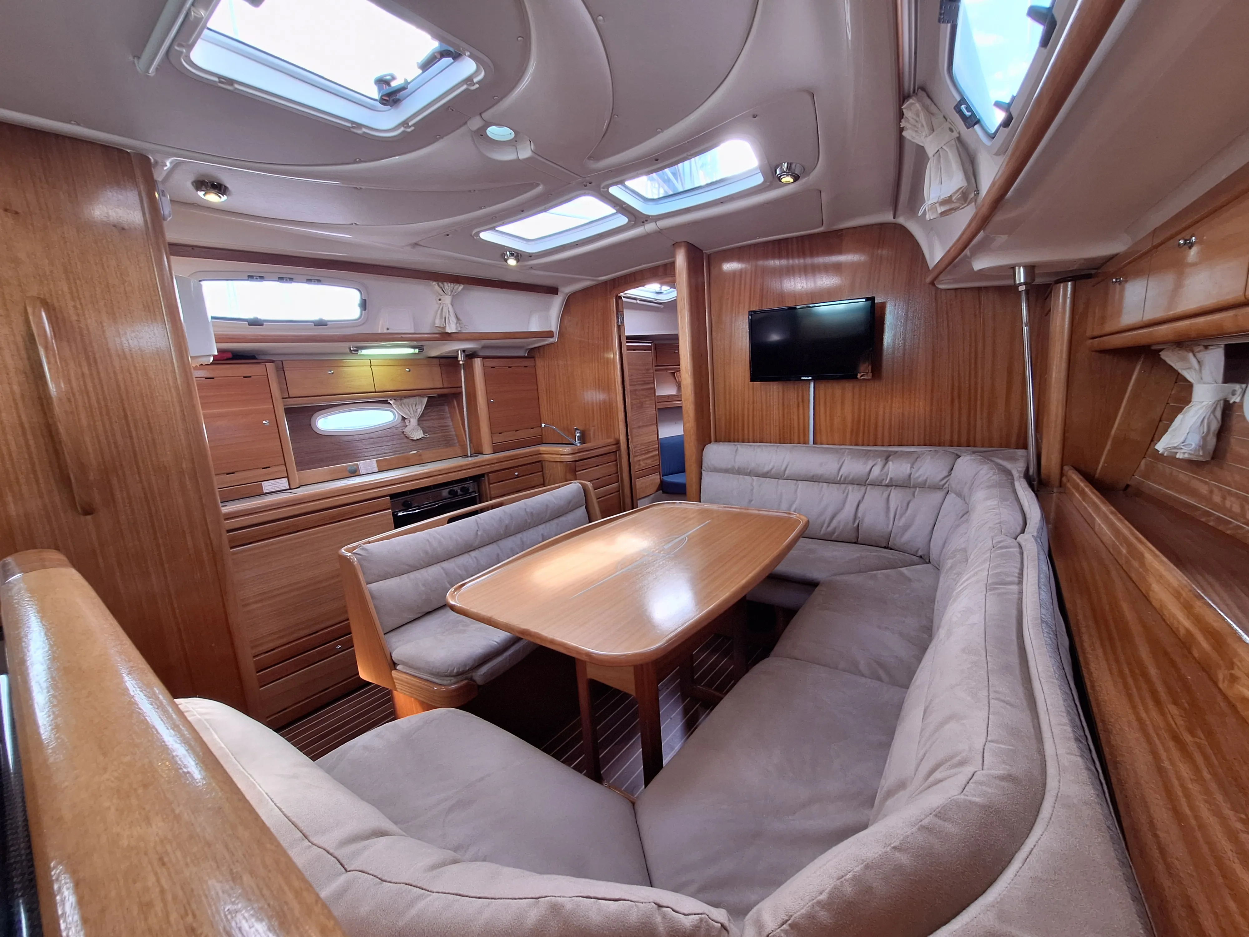 Bavaria 39 Cruiser TY — yacht photo 5