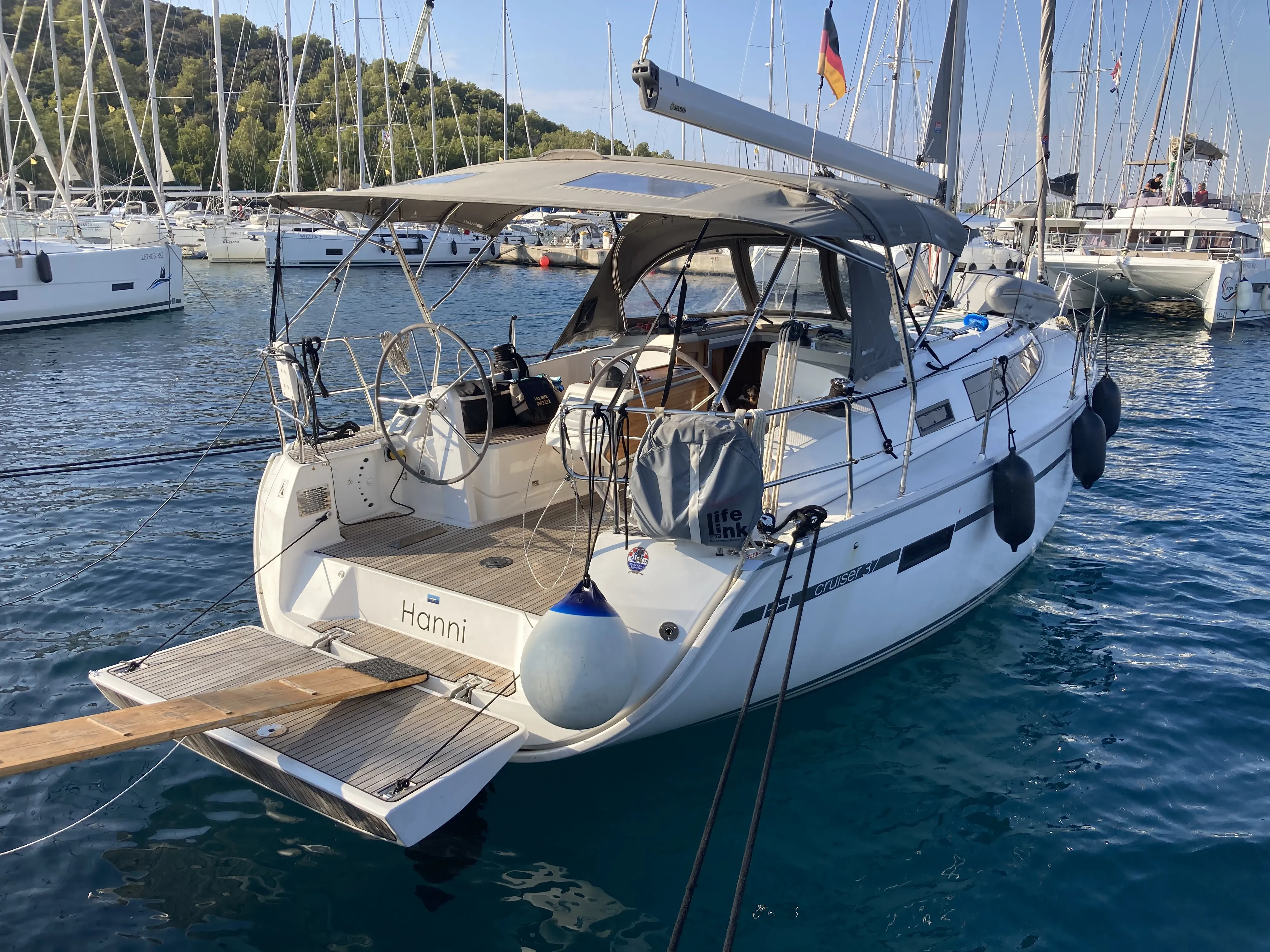 Bavaria 37 Cruiser Hanni — yacht photo 2