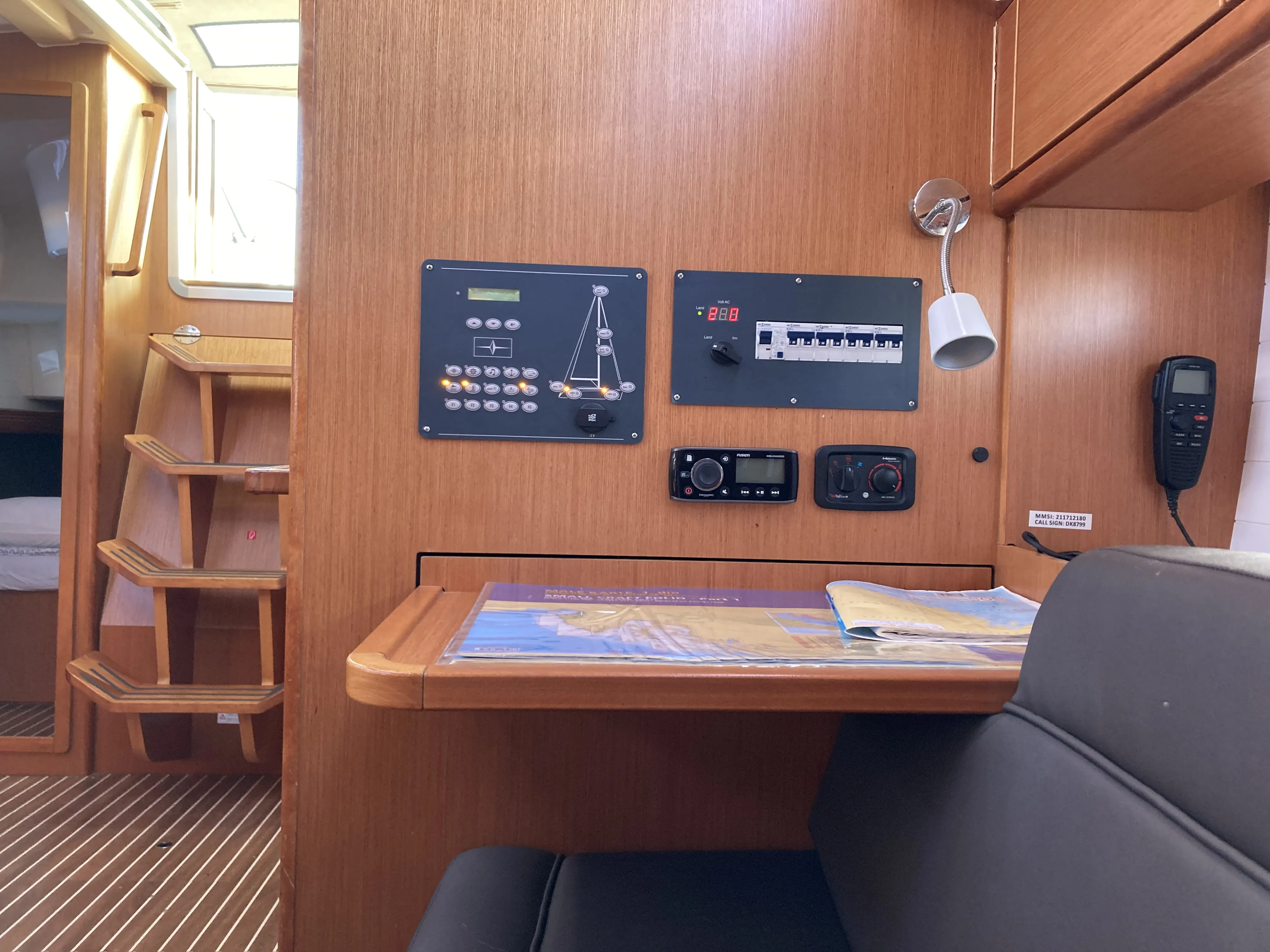 Bavaria 37 Cruiser Hanni — yacht photo 4