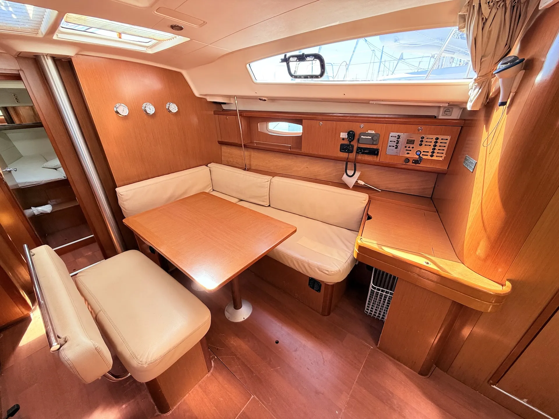 Oceanis 43 Valdeker II — fotografia jachty 2