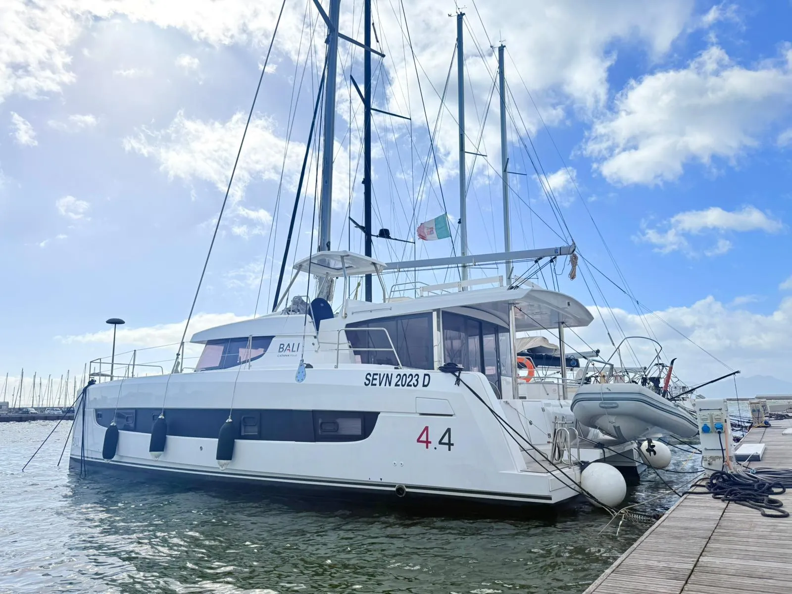 Bali 4.4 Seven — фотография яхты 21