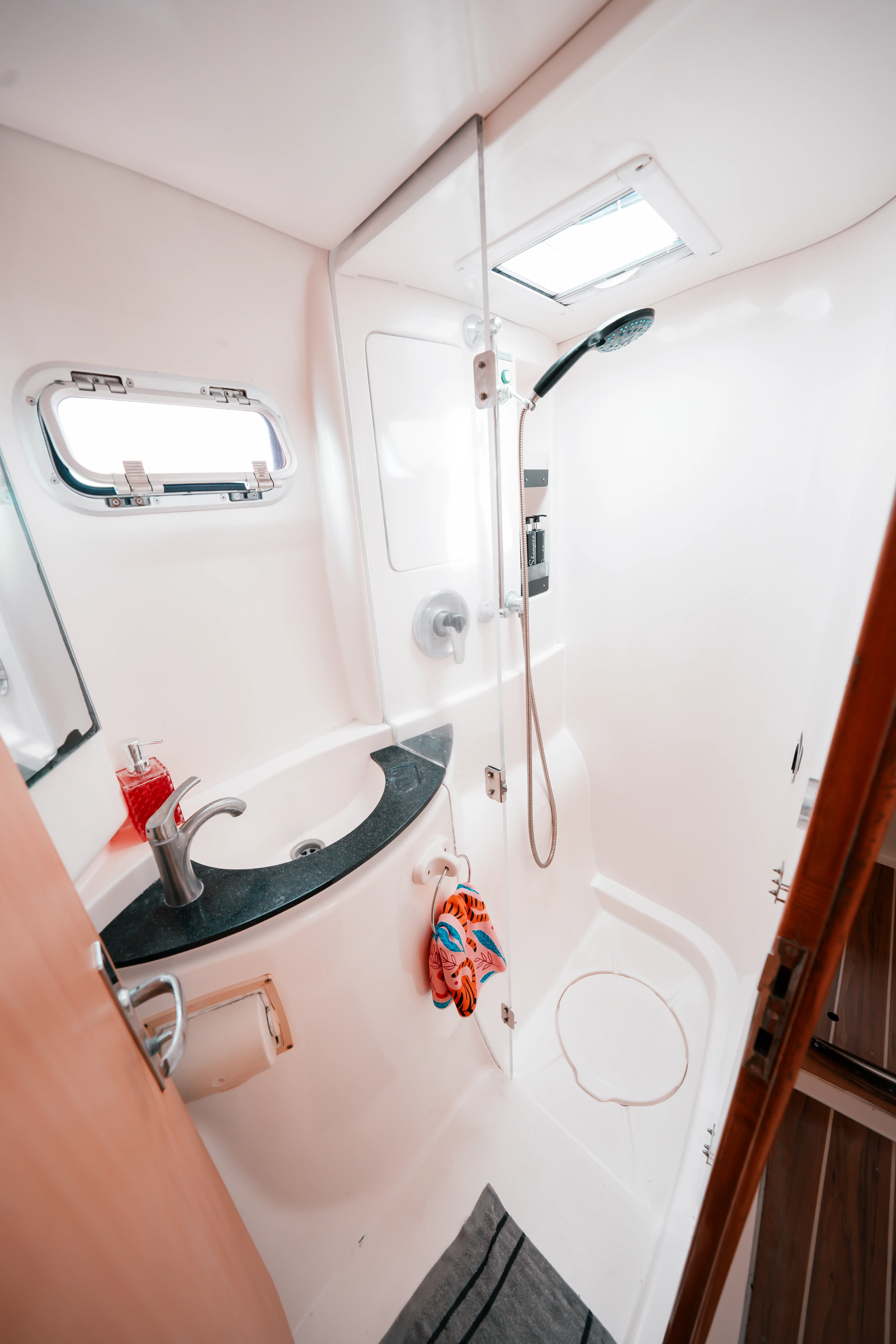 Leopard 40 One Love — foto dello yacht n. 36