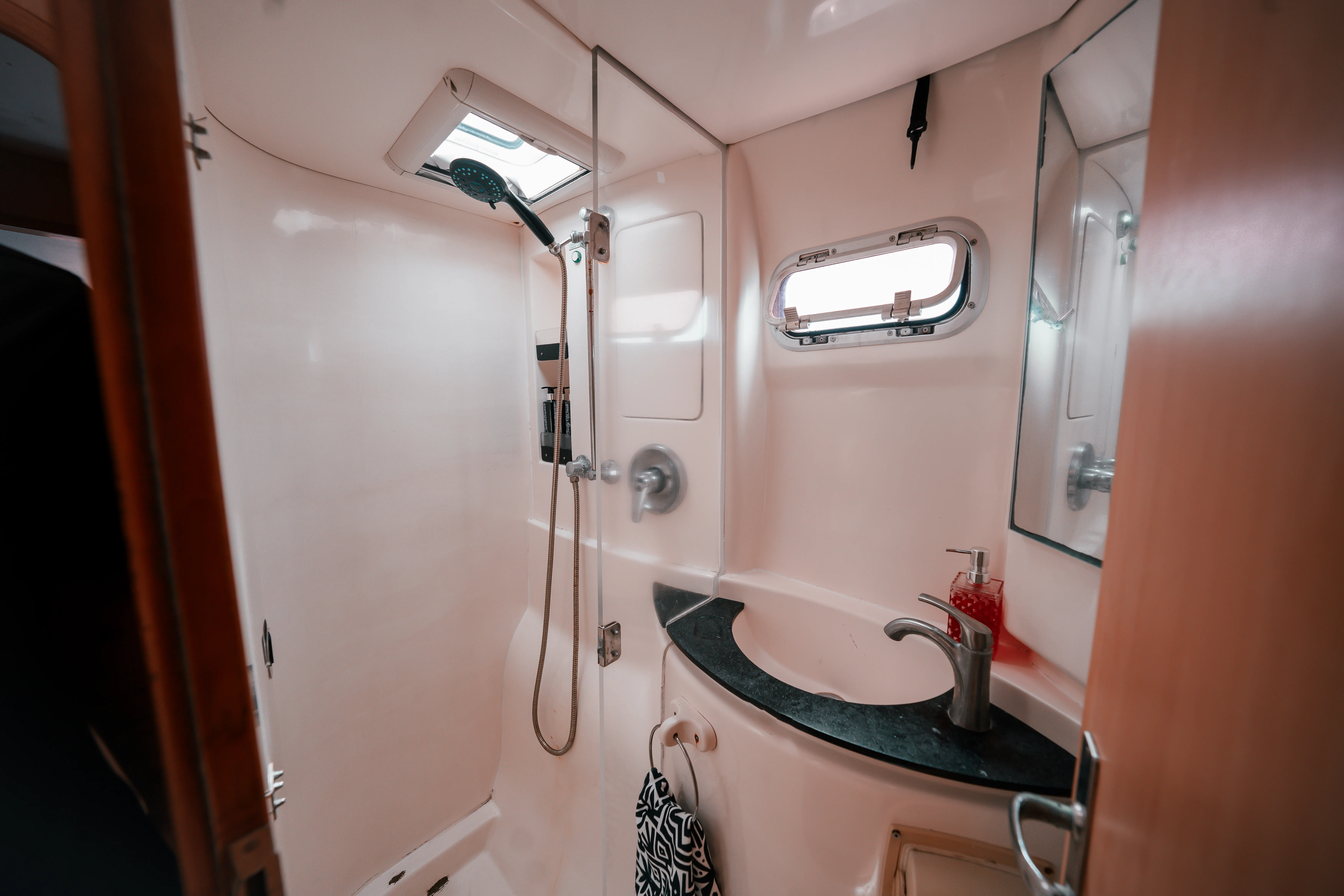 Leopard 40 One Love — foto dello yacht n. 24