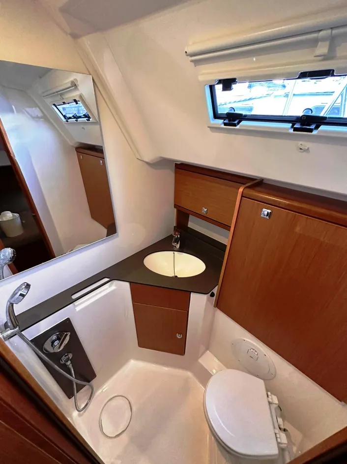 Bavaria Cruiser 46 Amore — фотография яхты 7