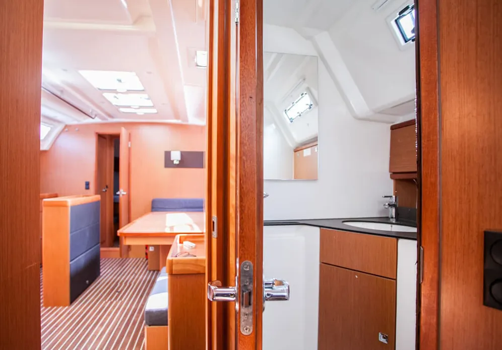 Bavaria Cruiser 46 Amore — фотография яхты 13