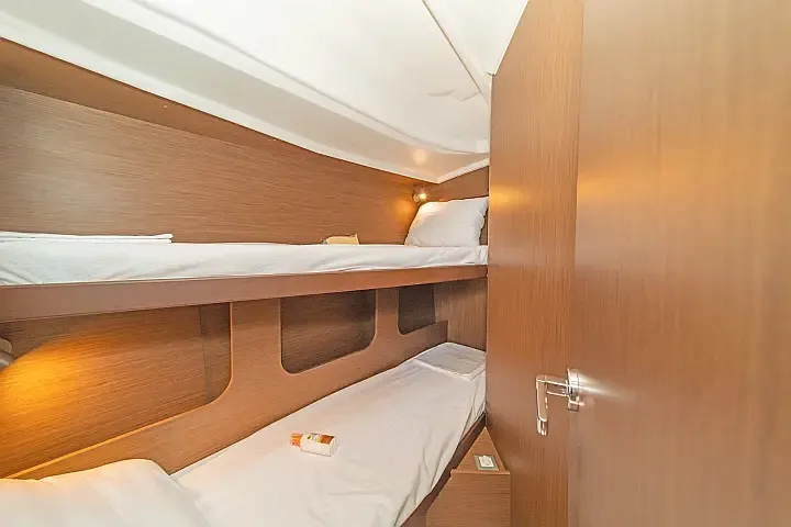 Oceanis 40.1 Roza — фотография яхты 10