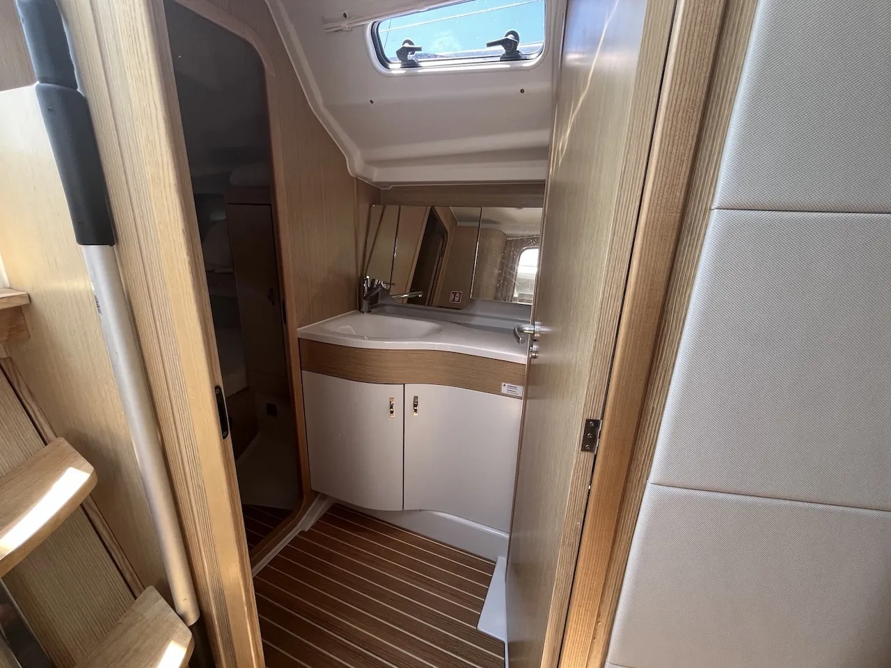 Dehler 38 Ship Happens — yacht photo 7