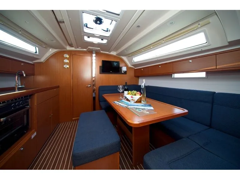 Bavaria Cruiser 41 MH 57 — 2. jachtfotó