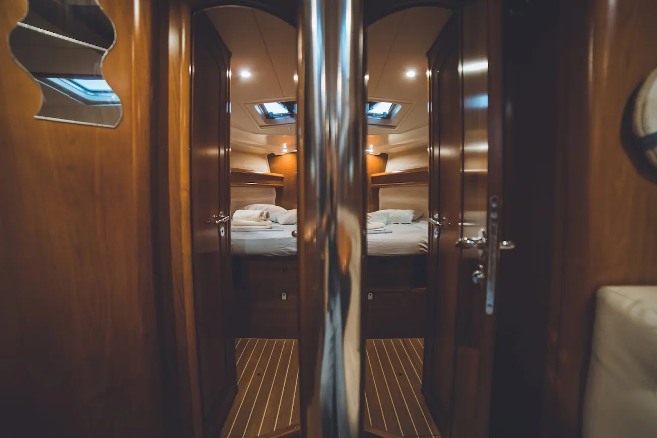 Sun Odyssey 49i Anax — Yachtfoto 3