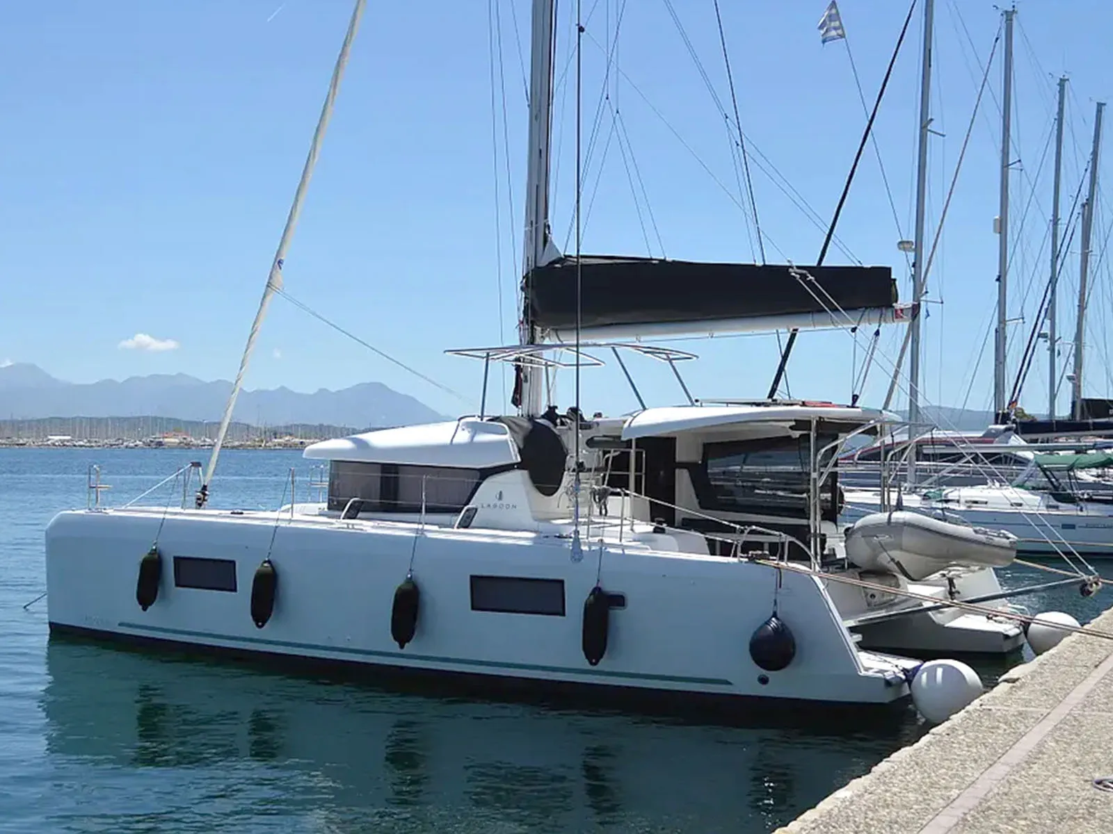 Lagoon 42 Fantasea — фотография яхты 13