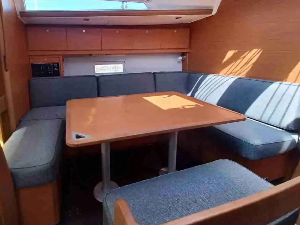 Dufour 430 Sanluis Blues — jahtikuva 2
