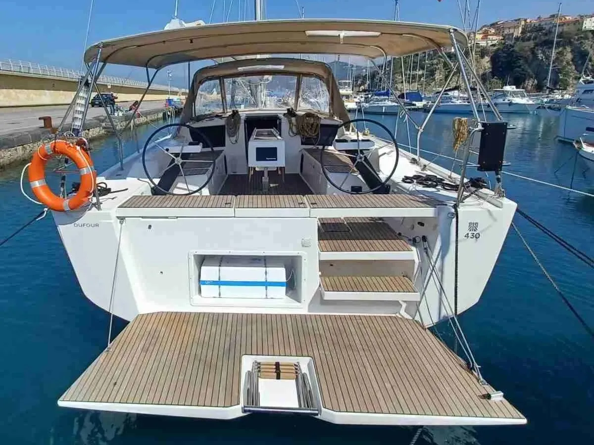 Dufour Yachts Dufour 430 Sanluis Blues — фотография яхты 1