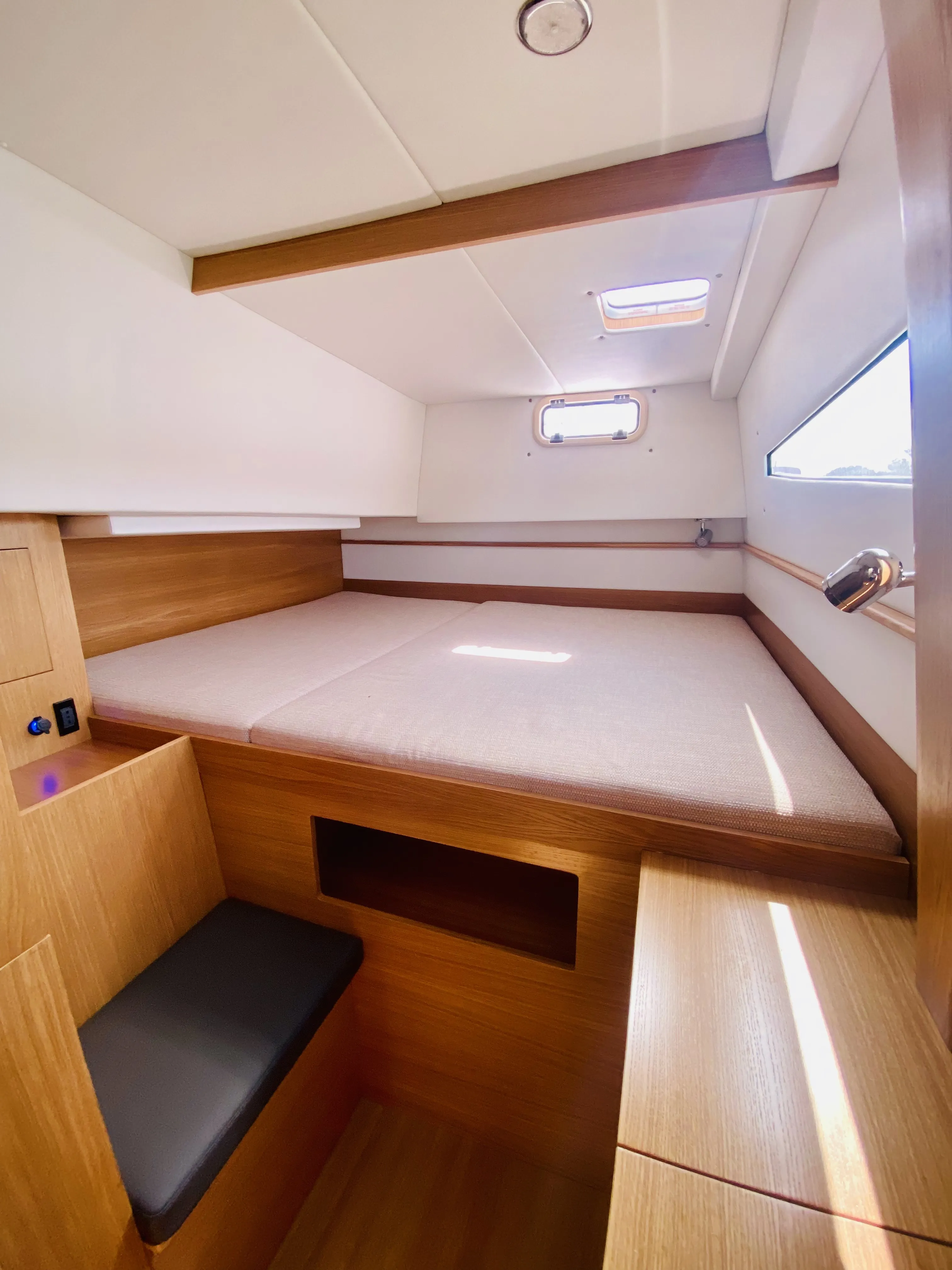 C-CAT 37 Altair — jahtikuva 9