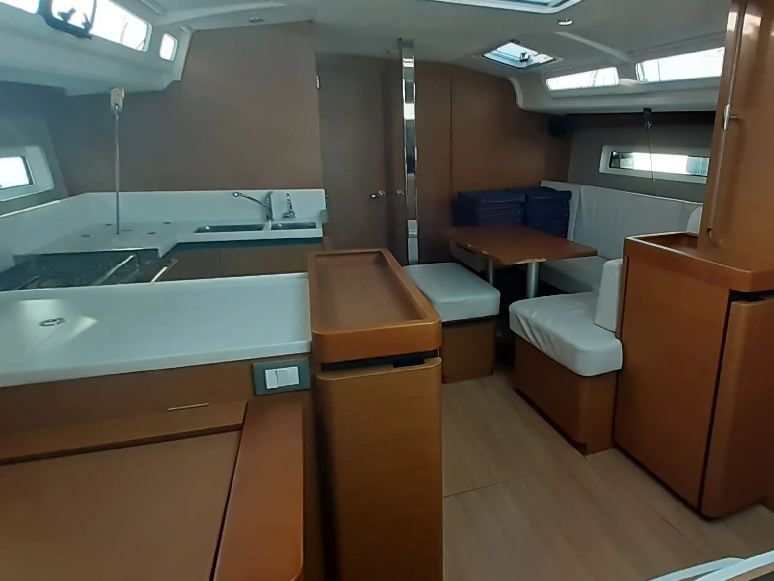 Sun Odyssey 440 Silvana D — jahtikuva 2