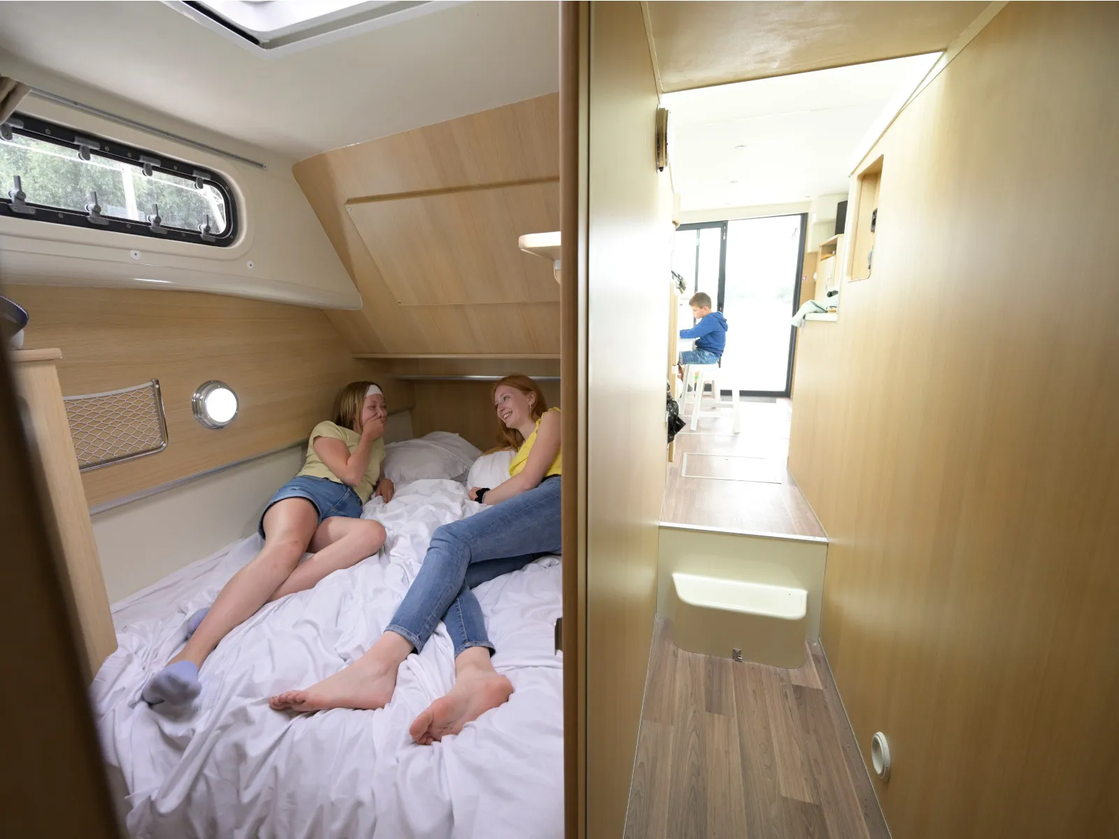 Nicols Octo Fly 12 Premium — yacht photo 2