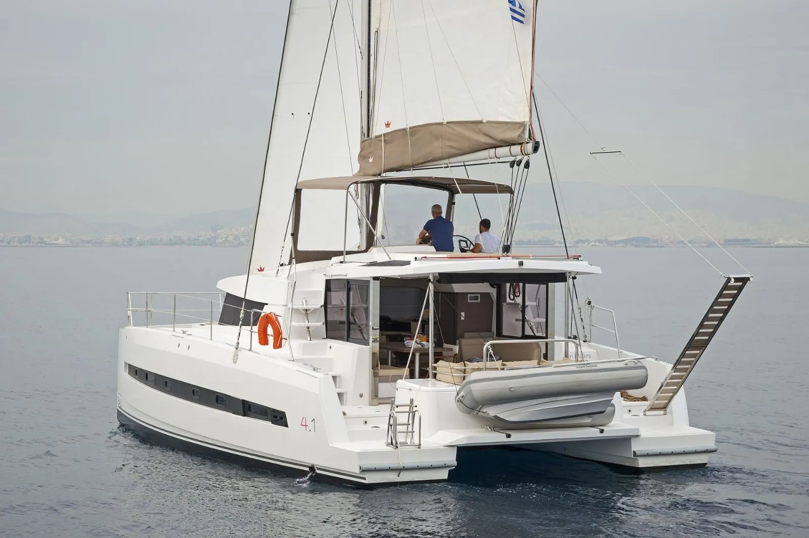 Bali 4.1 Golden Waters — yacht photo 2
