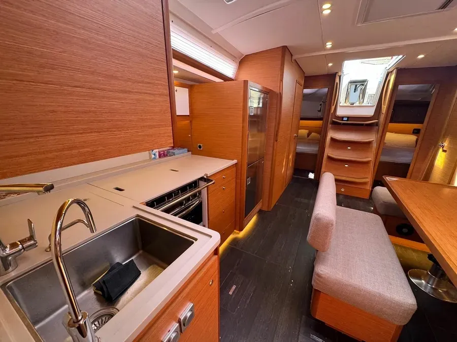 Dufour 470 Bedda Matri — фотография яхты 7