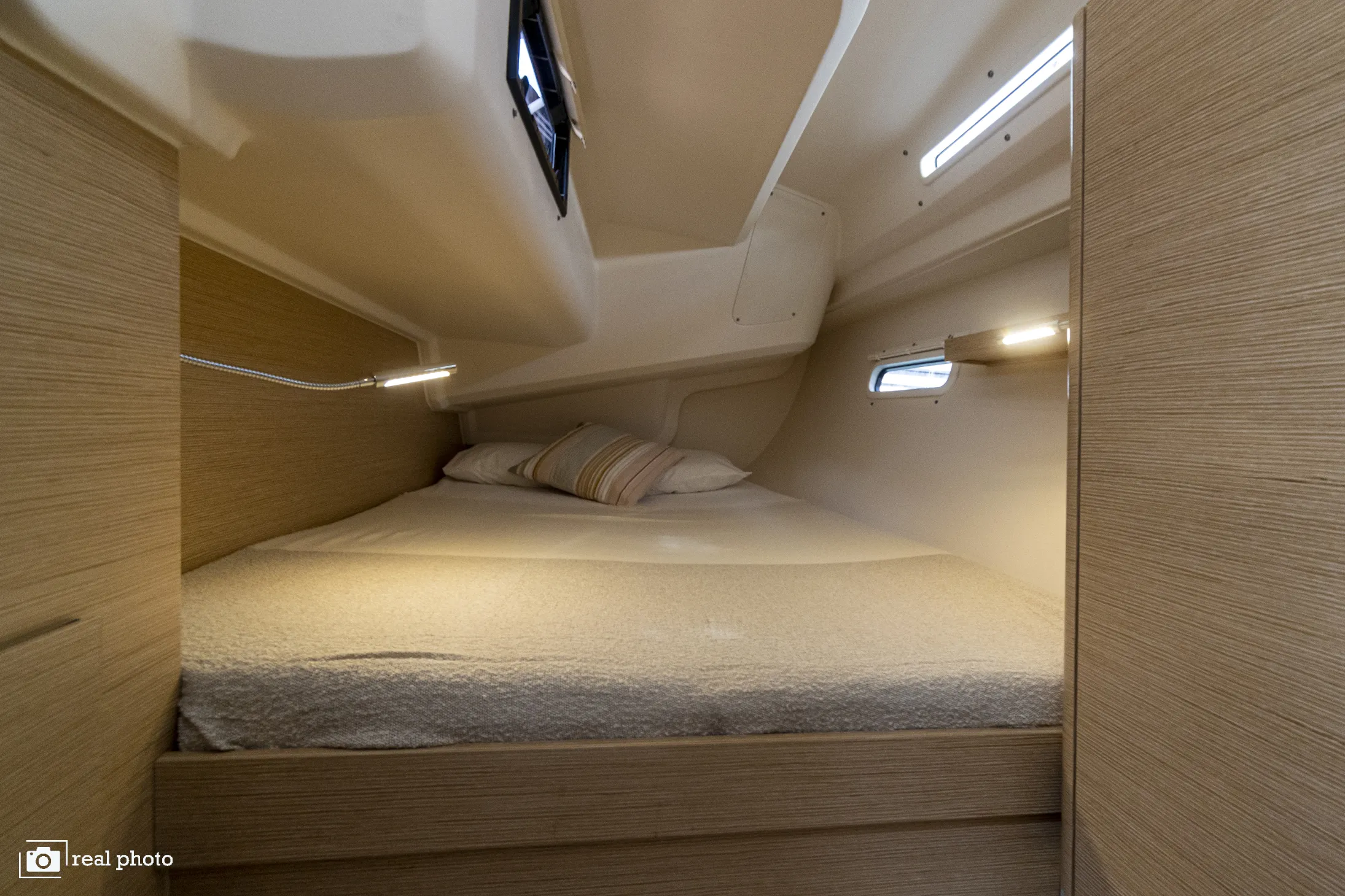 Hanse 388 Tecla - Water maker, Solar Panel - BOTH SAILS triradial, Retractabile Bow Trust — yacht photo 2