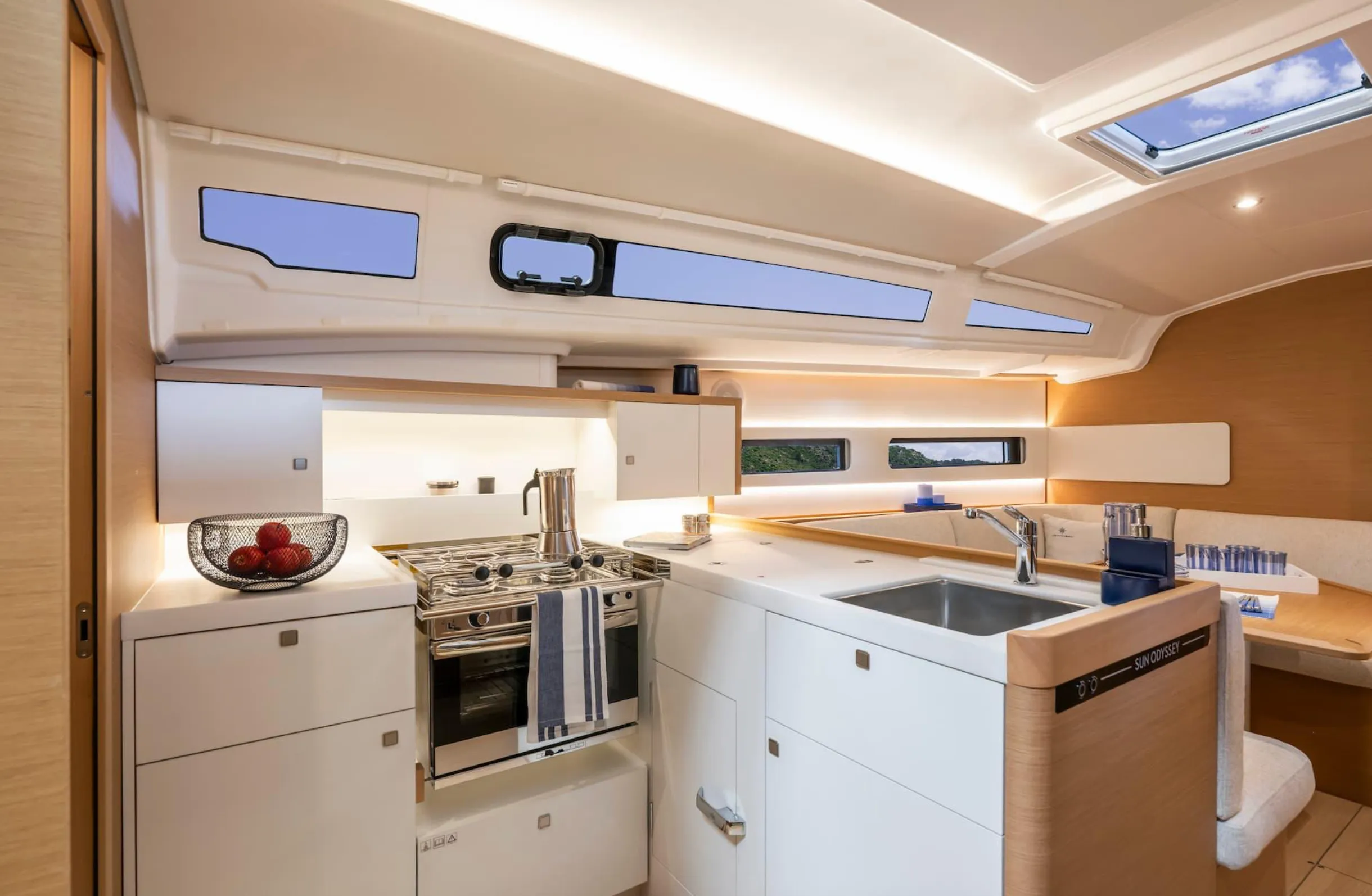 Sun Odyssey 415 Akita — фотография яхты 7