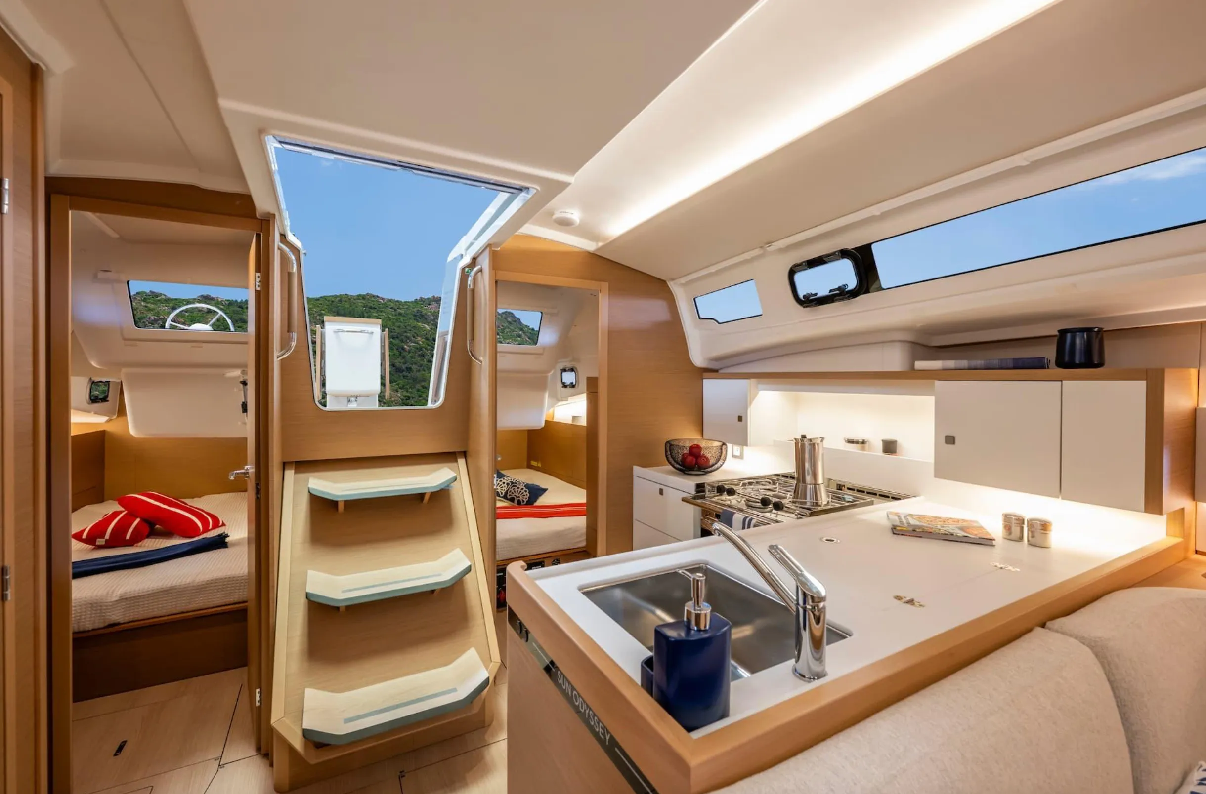 Sun Odyssey 415 Akita — фотография яхты 5