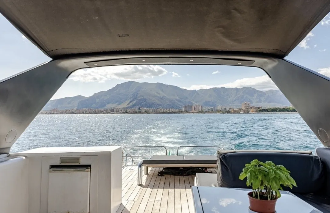 Leopard 23 Onyris — yacht photo 4