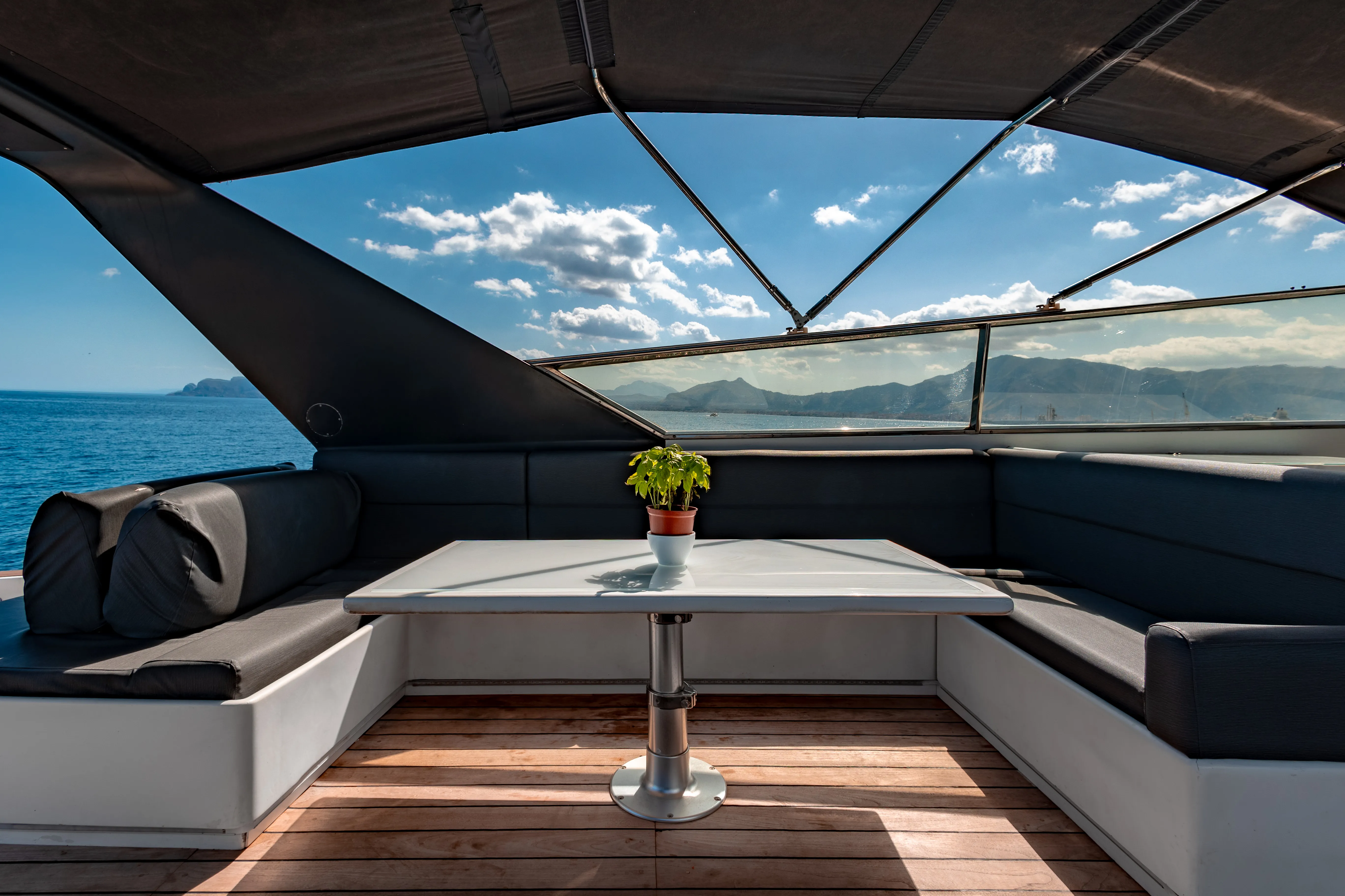Leopard 23 Onyris — yacht photo 6