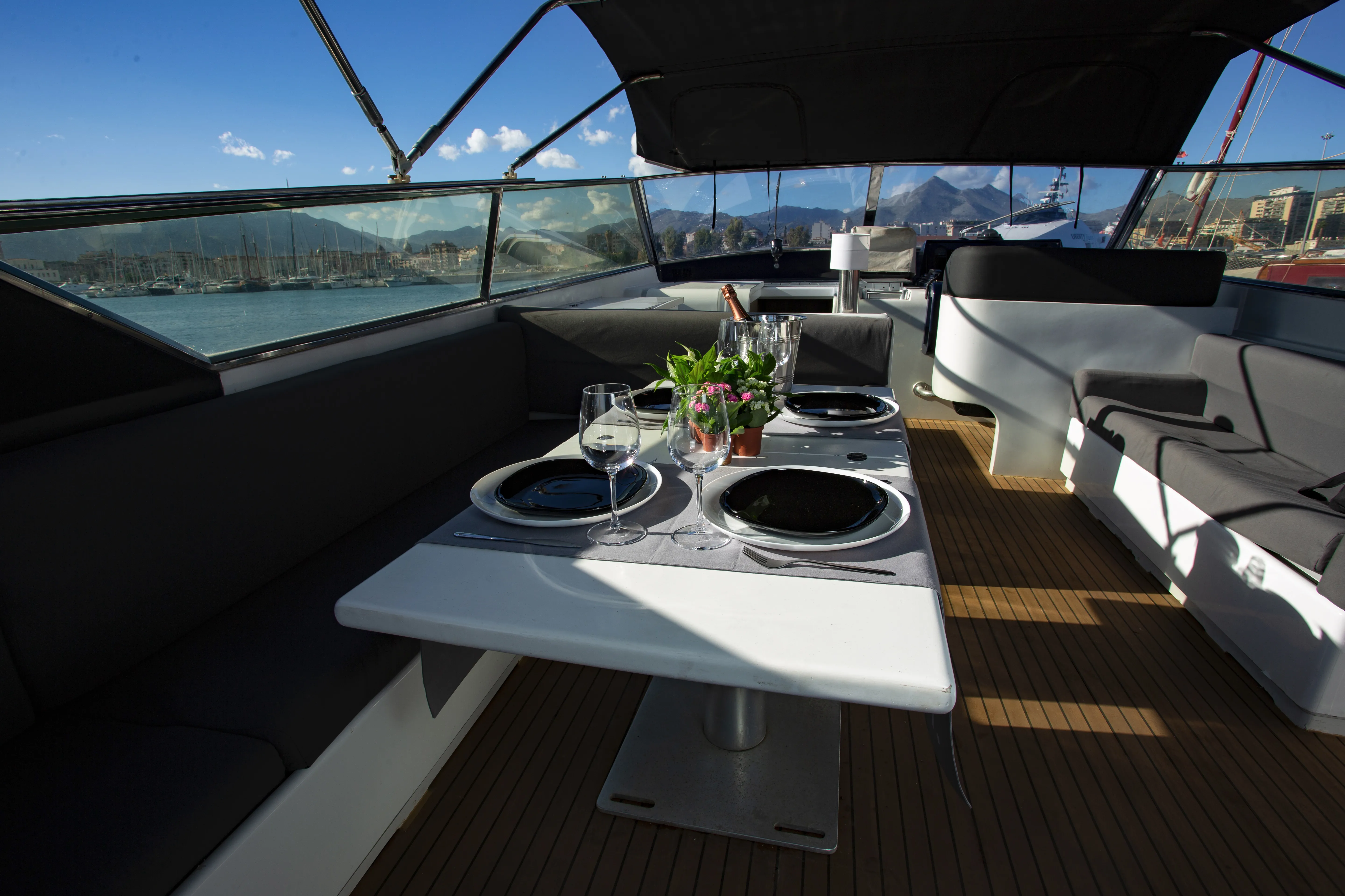 Leopard 23 Onyris — yacht photo 9