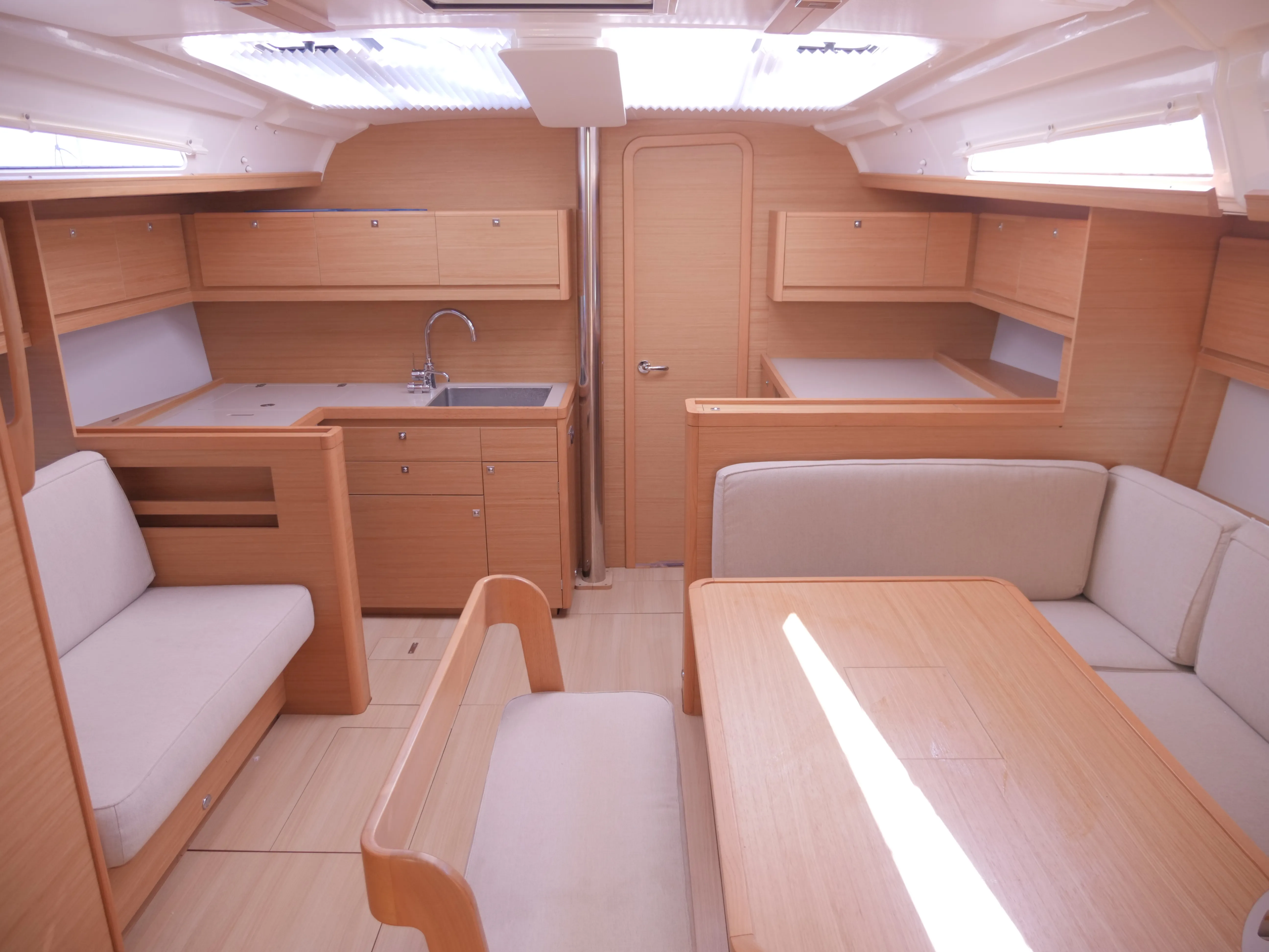Dufour 430 Panarea — фотография яхты 10