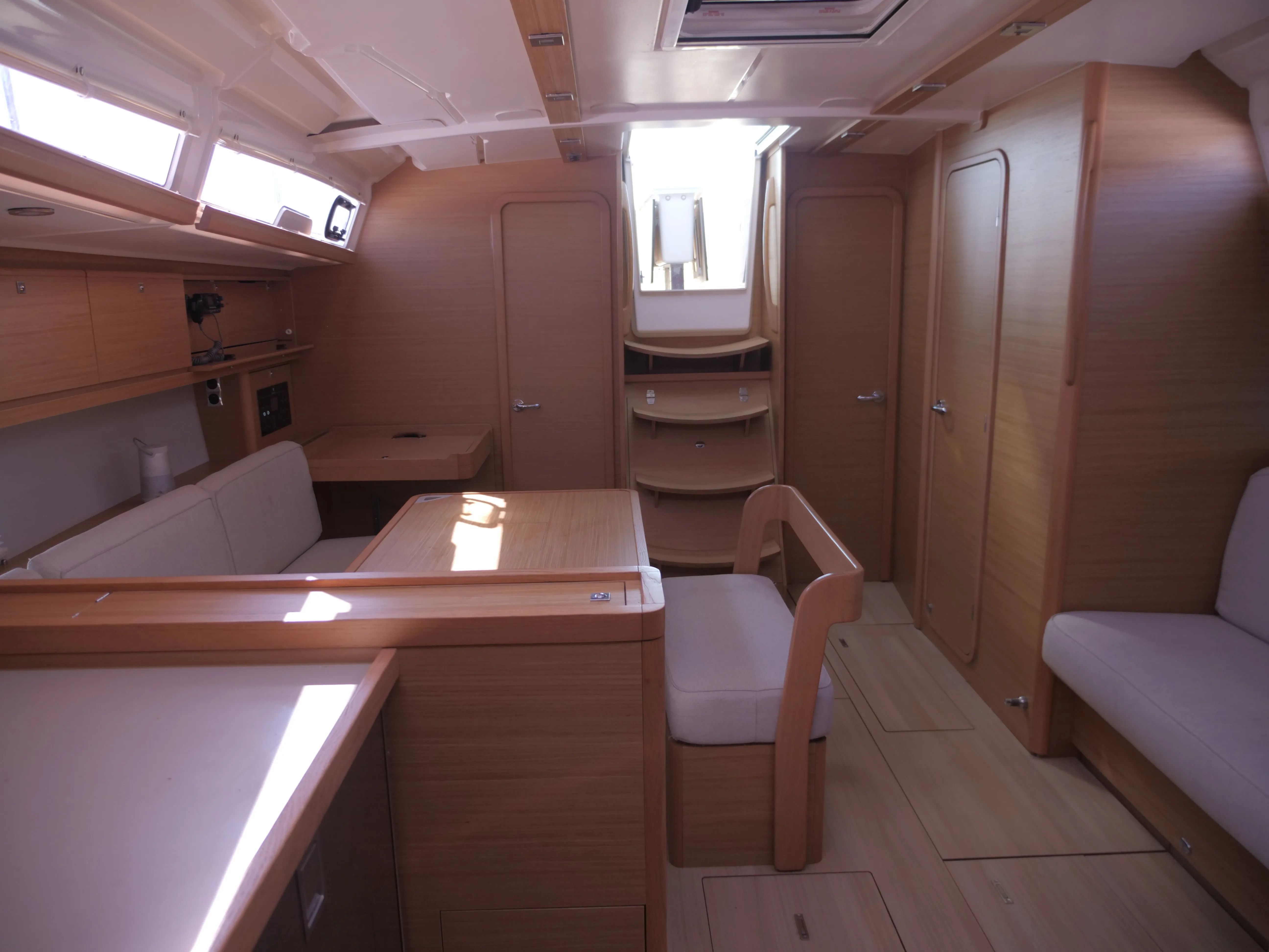 Dufour 430 Panarea — фотография яхты 4