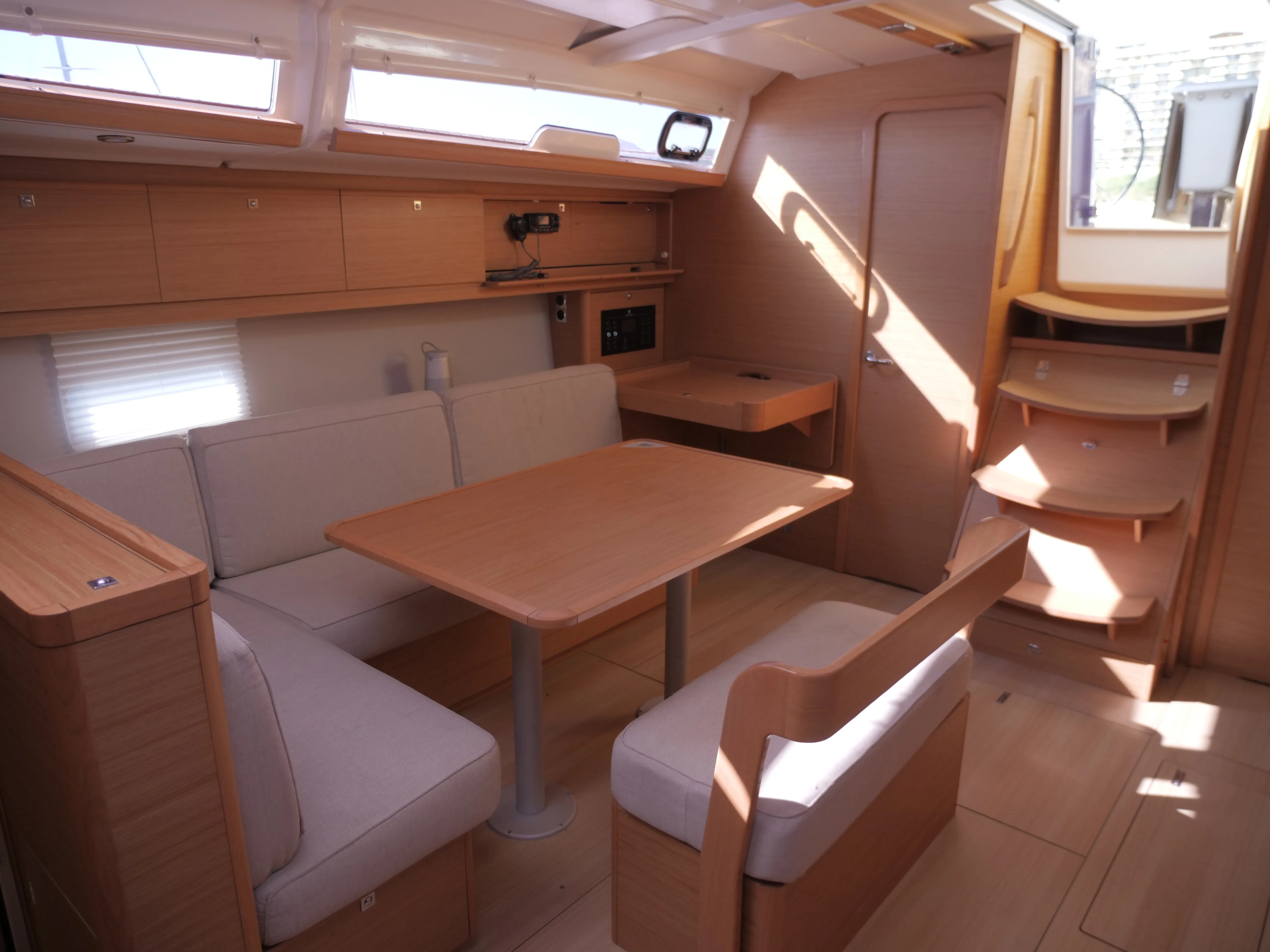 Dufour 430 Panarea — фотография яхты 8