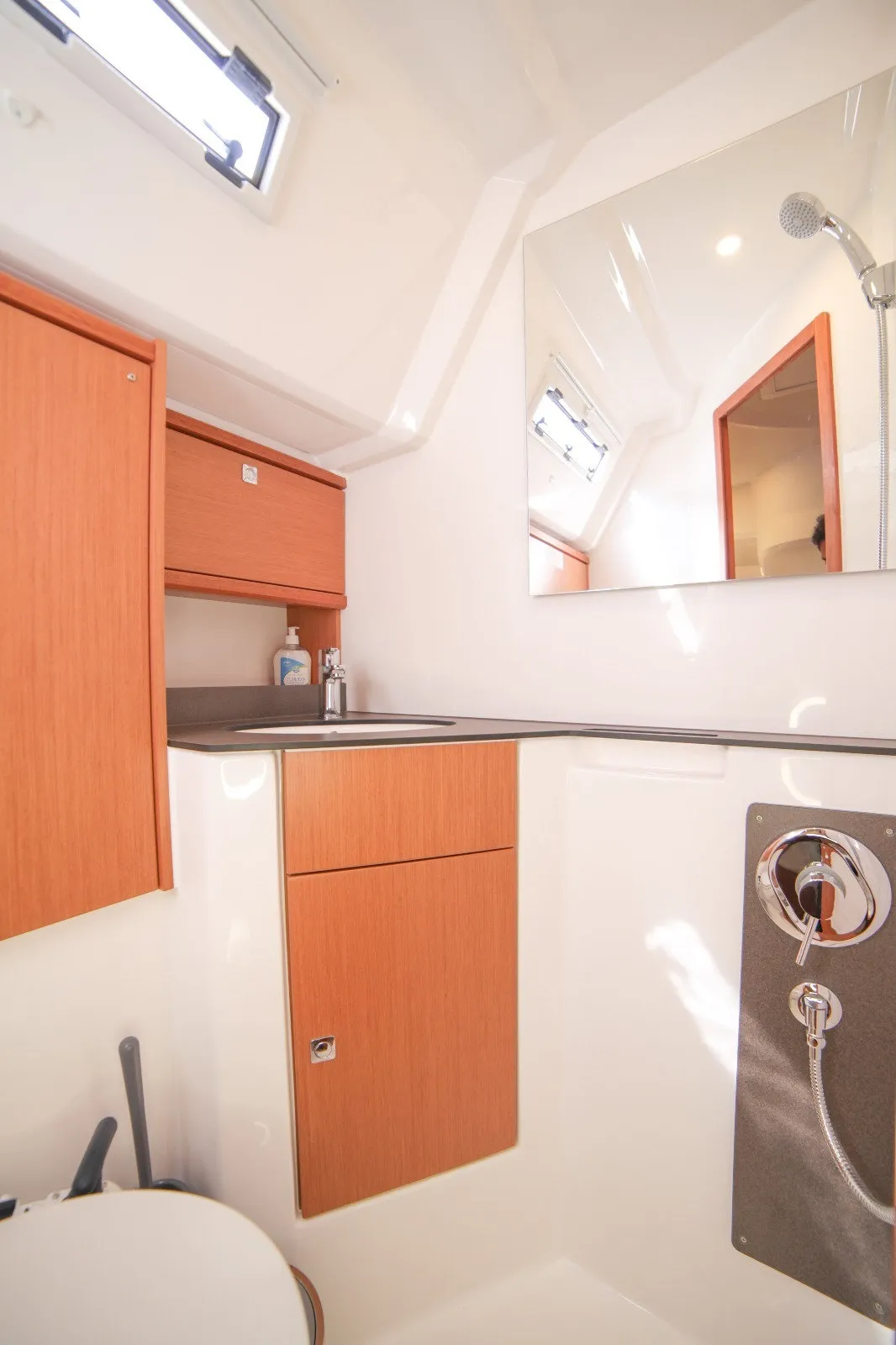Bavaria Cruiser 46 Sail Monde — yacht photo 5