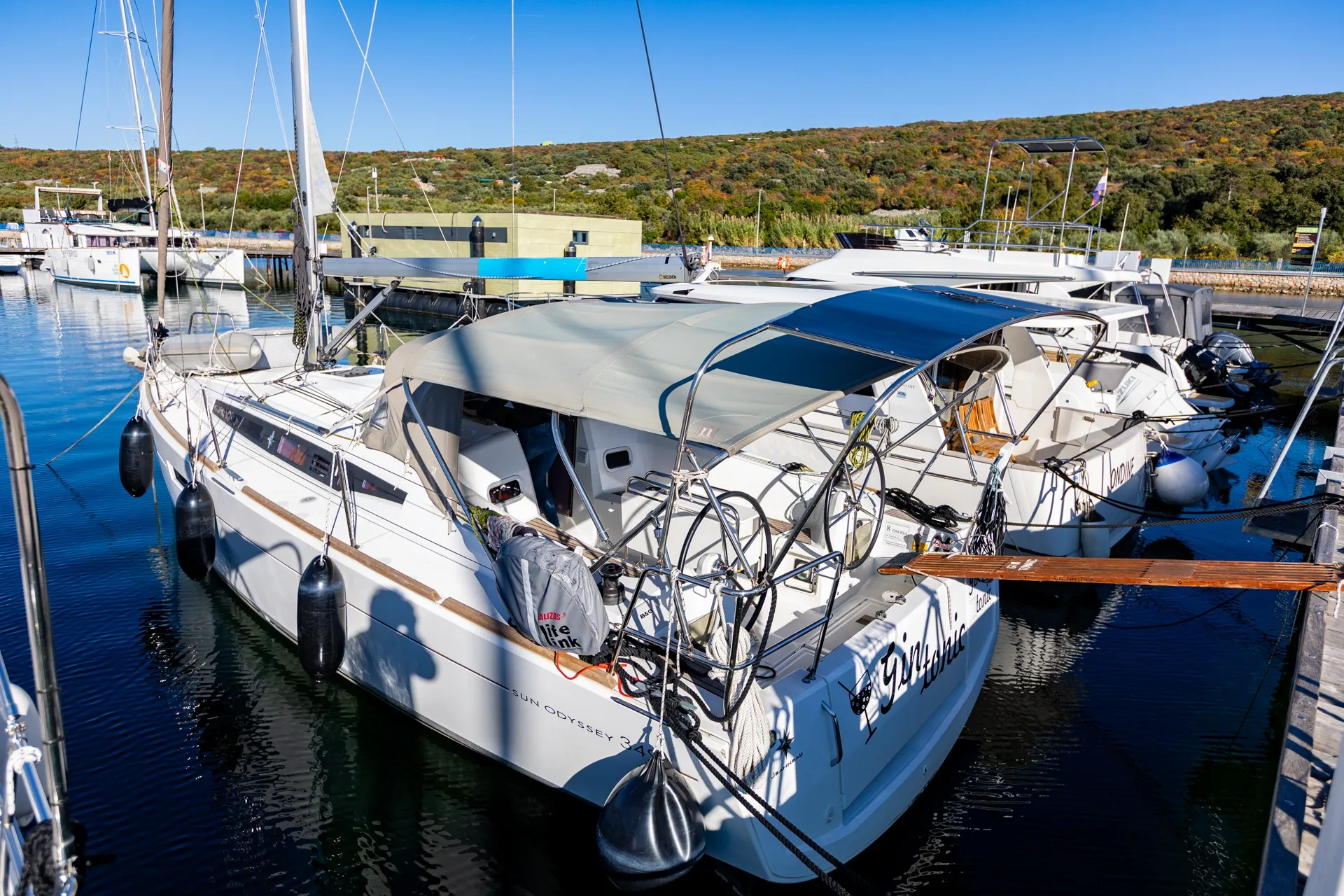 Sun Odyssey 349 Gin Tonic — фотография яхты 7