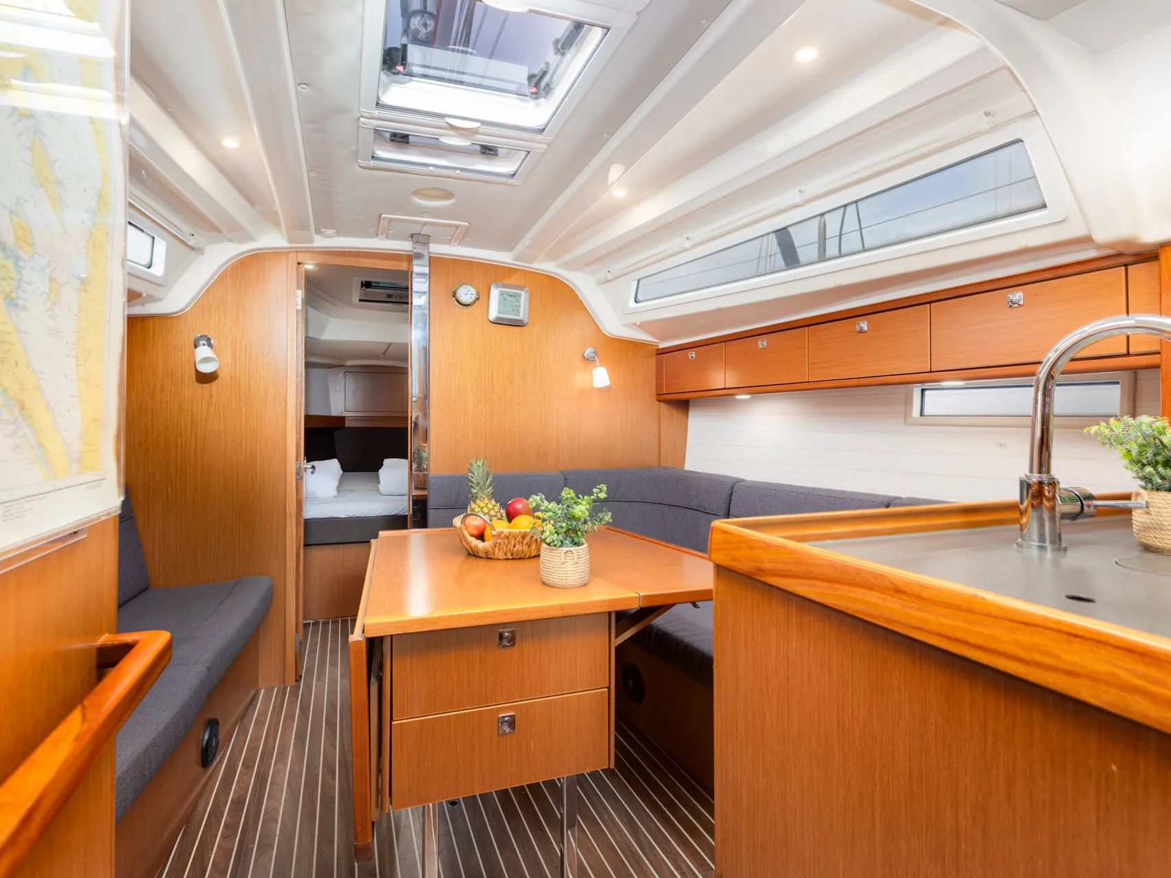 Bavaria Cruiser 37 Fjaka — фотография яхты 15