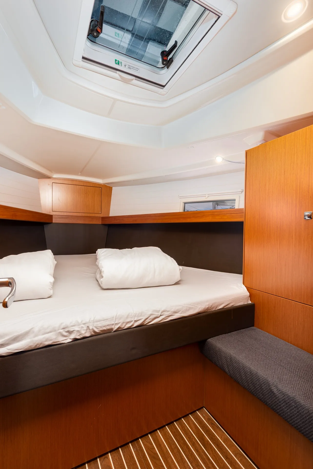 Bavaria Cruiser 37 Fjaka — фотография яхты 17