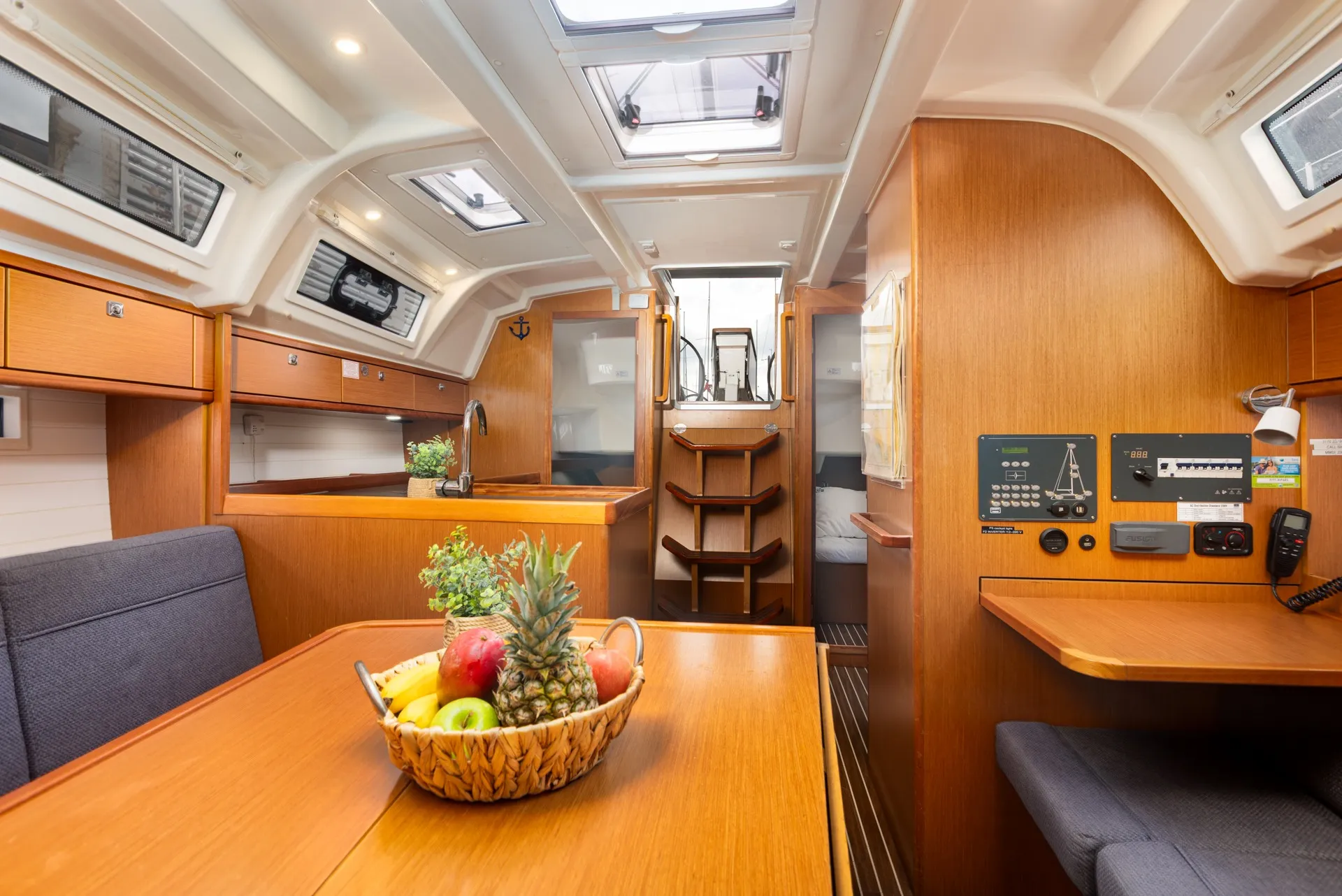 Bavaria Cruiser 37 Fjaka — фотография яхты 16