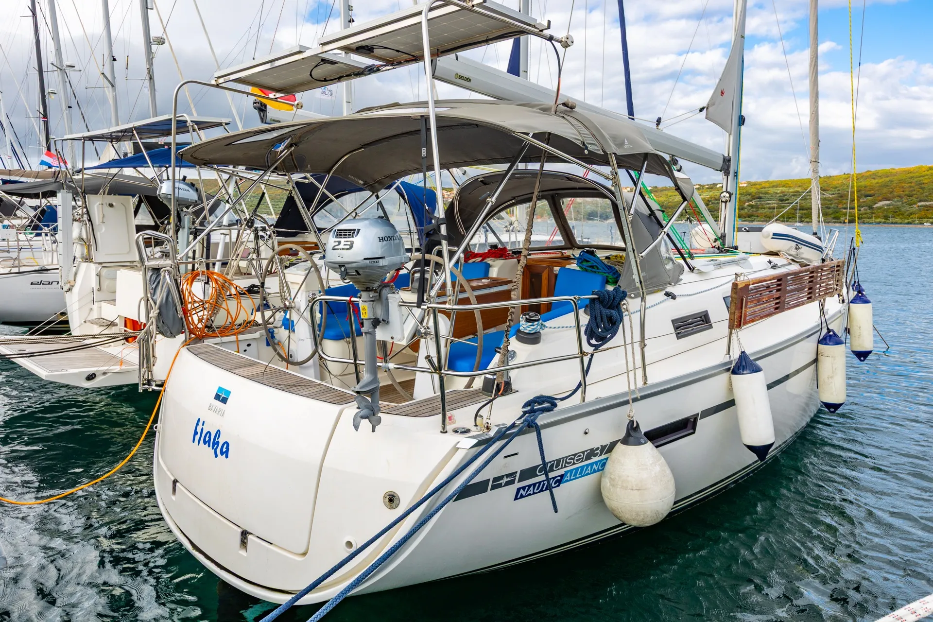 Bavaria Cruiser 37 Fjaka — фотография яхты 13