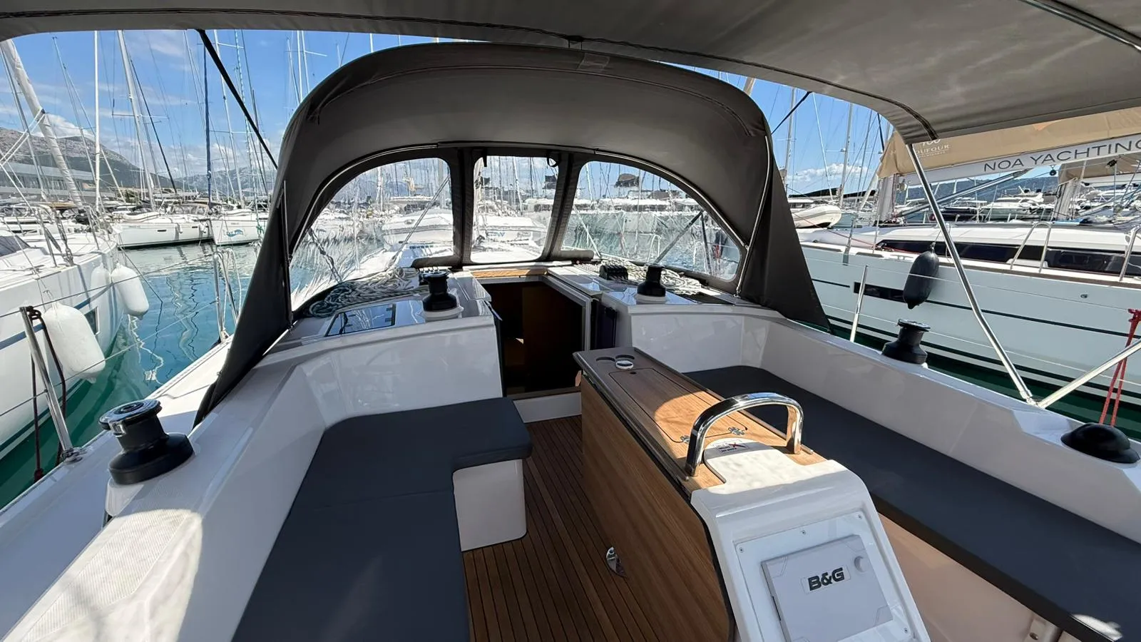 Bavaria C42 ONYX — фотография яхты 11