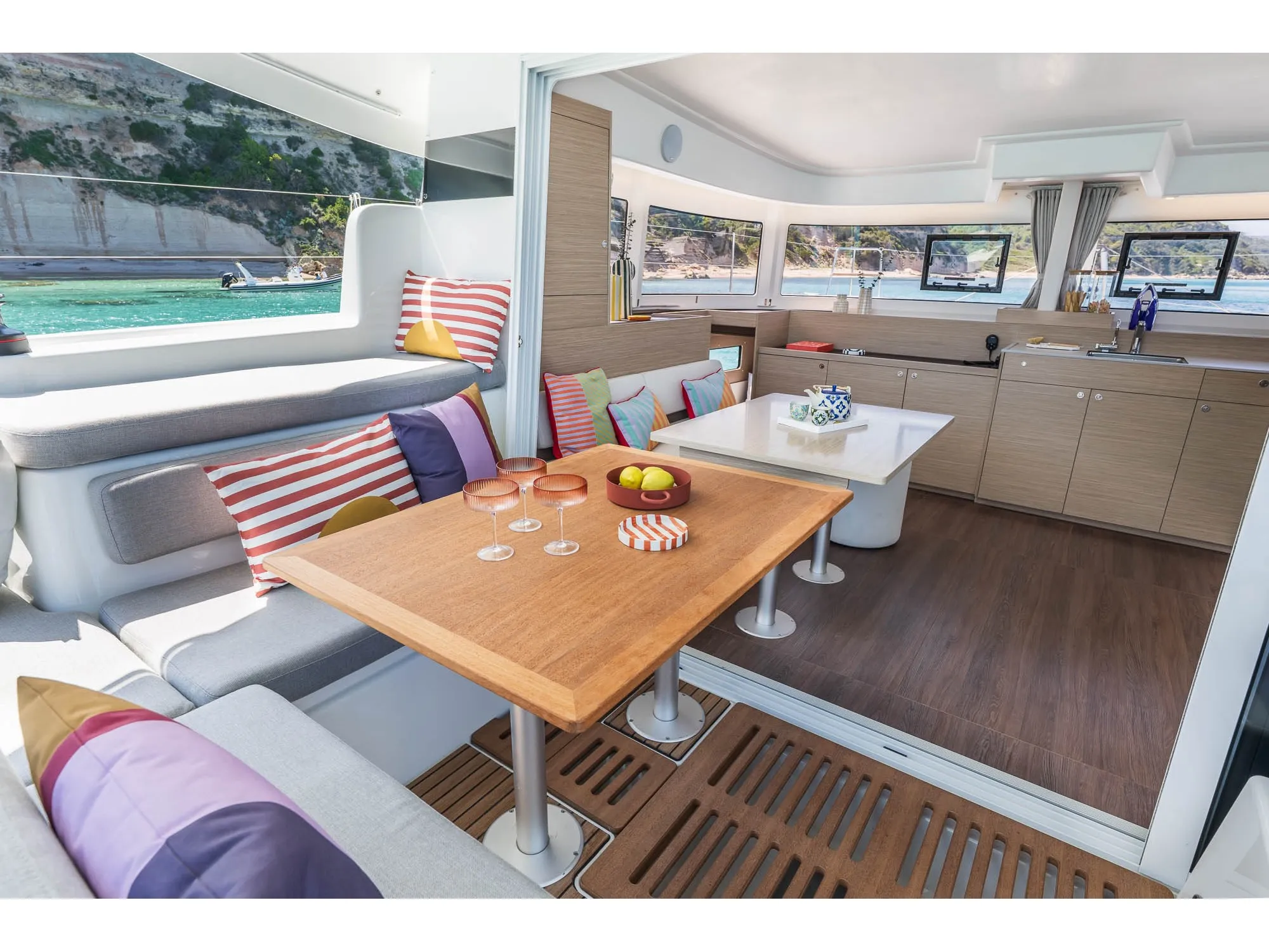 Lagoon 38 LES PETITS LOUPS VIII — foto dello yacht n. 2