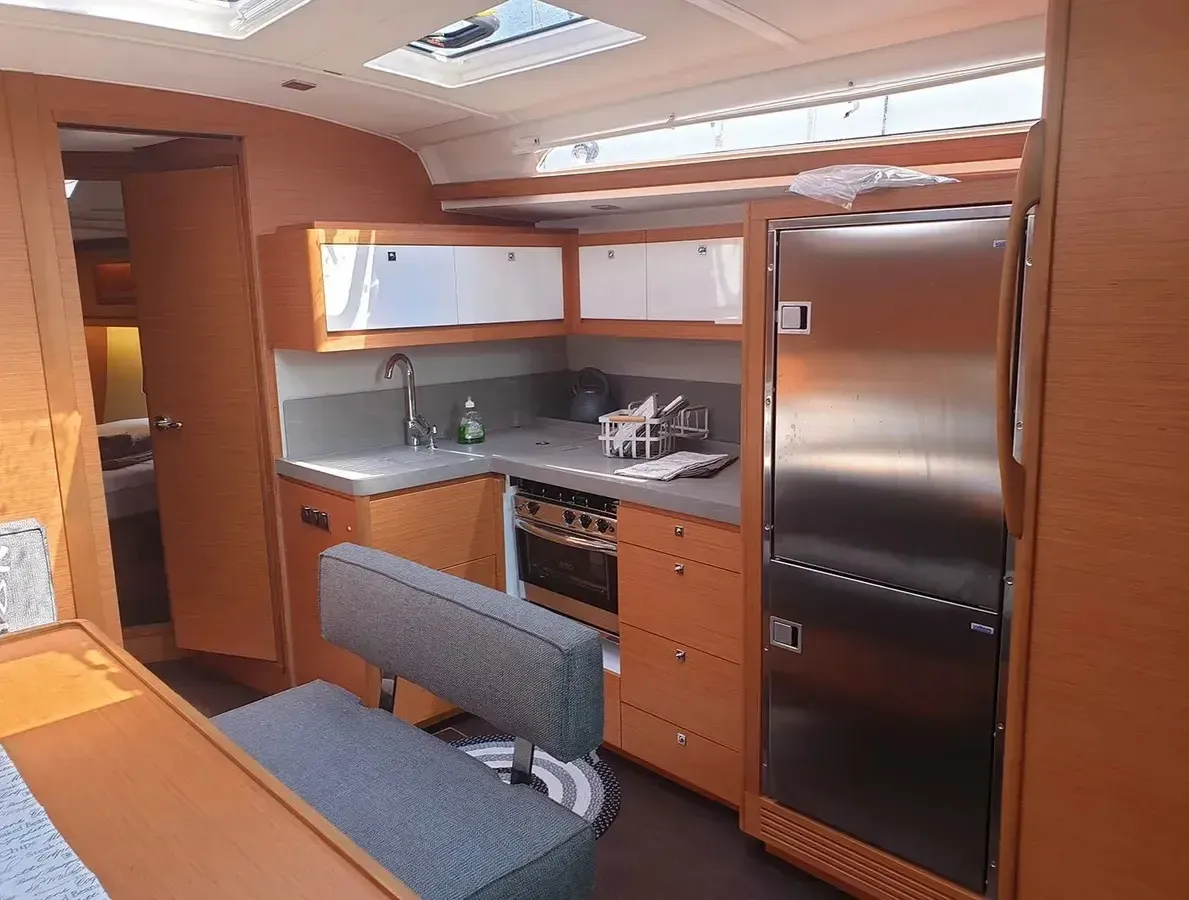 Dufour 470 Emphasis — yacht photo 4
