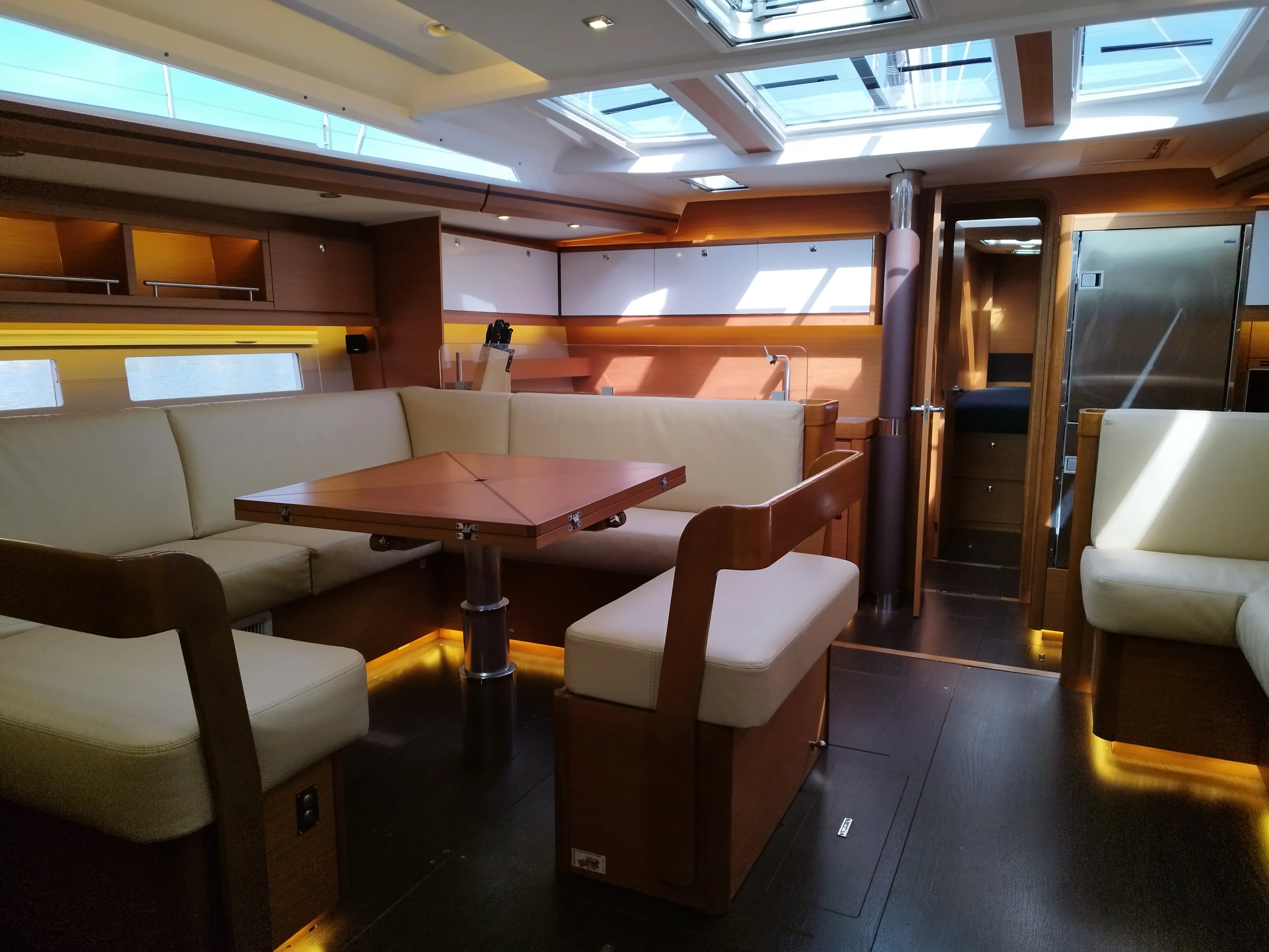 Dufour 56 Exclusive Albus — jahtikuva 2