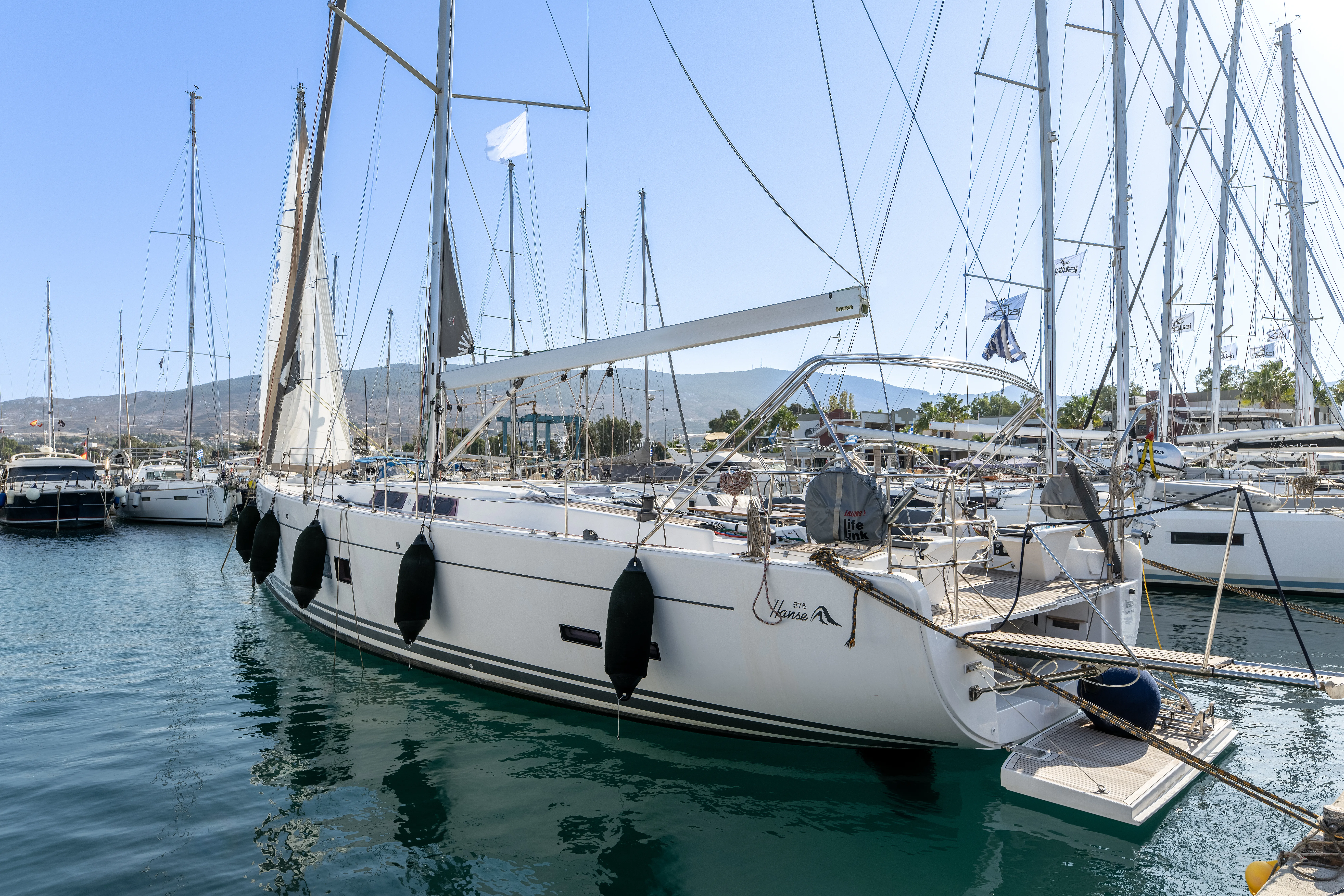 Hanse 575 Premium — yacht photo 16