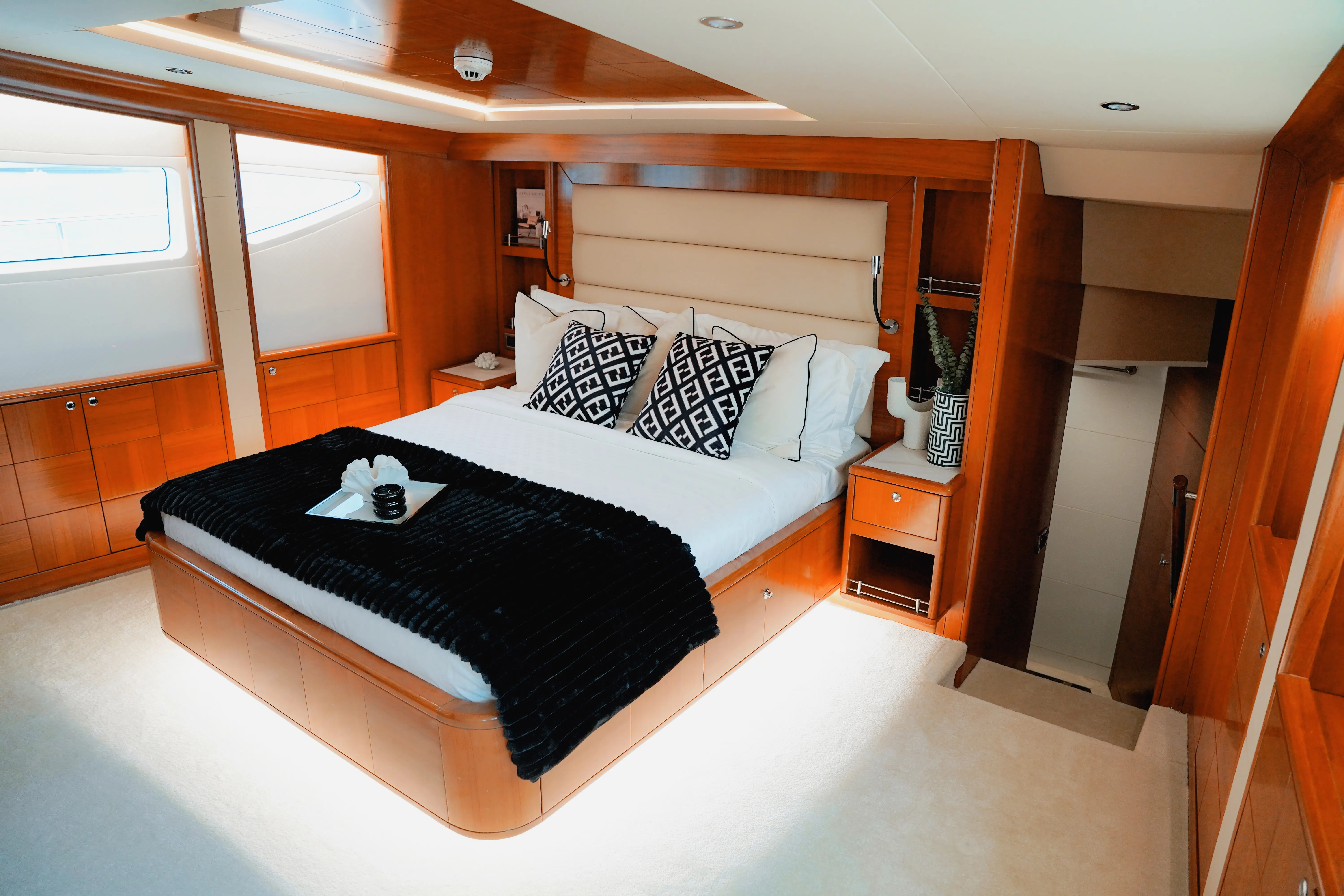 Luxury Motor Yacht X35 — yacht photo 12