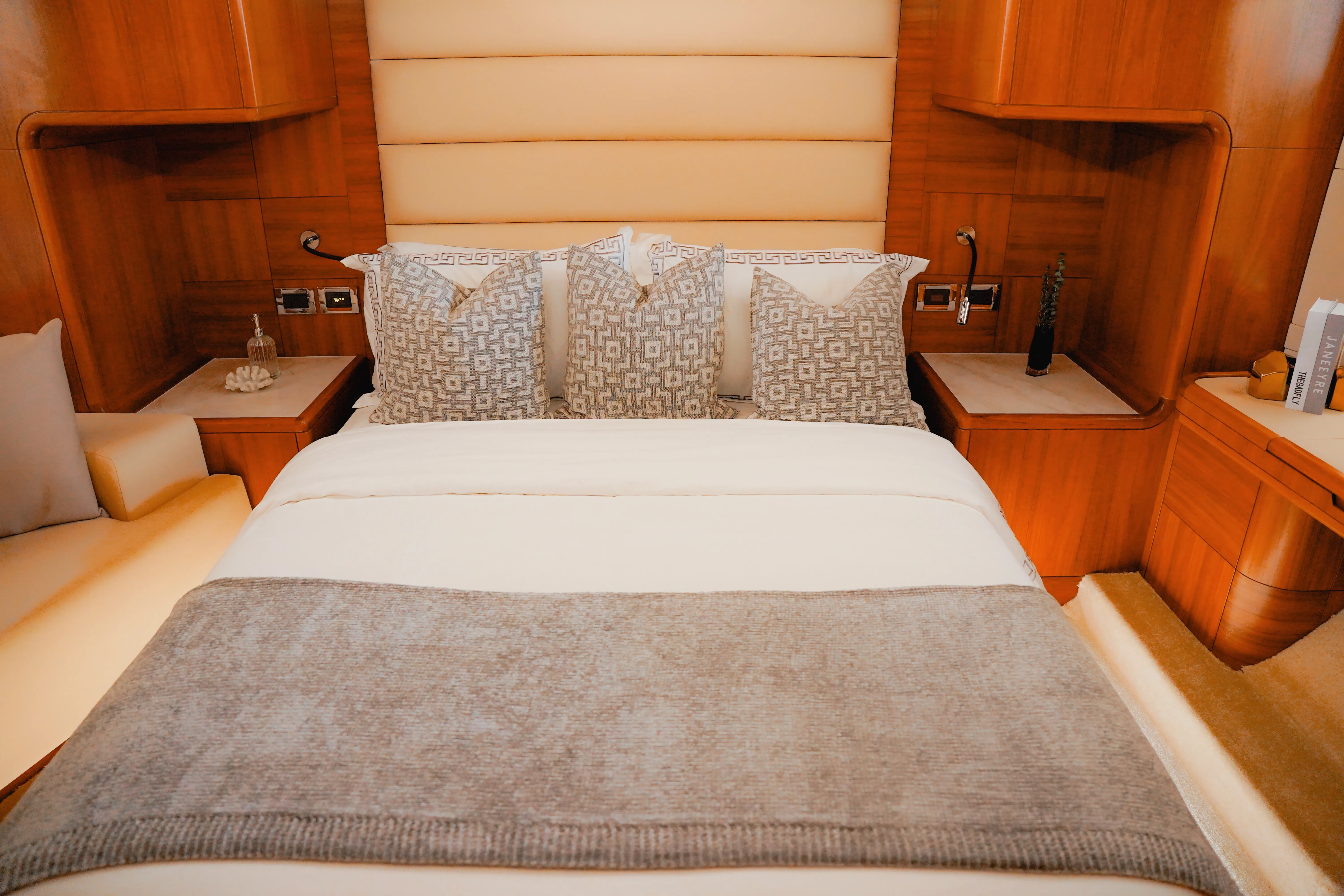 Luxury Motor Yacht X35 — yacht photo 10