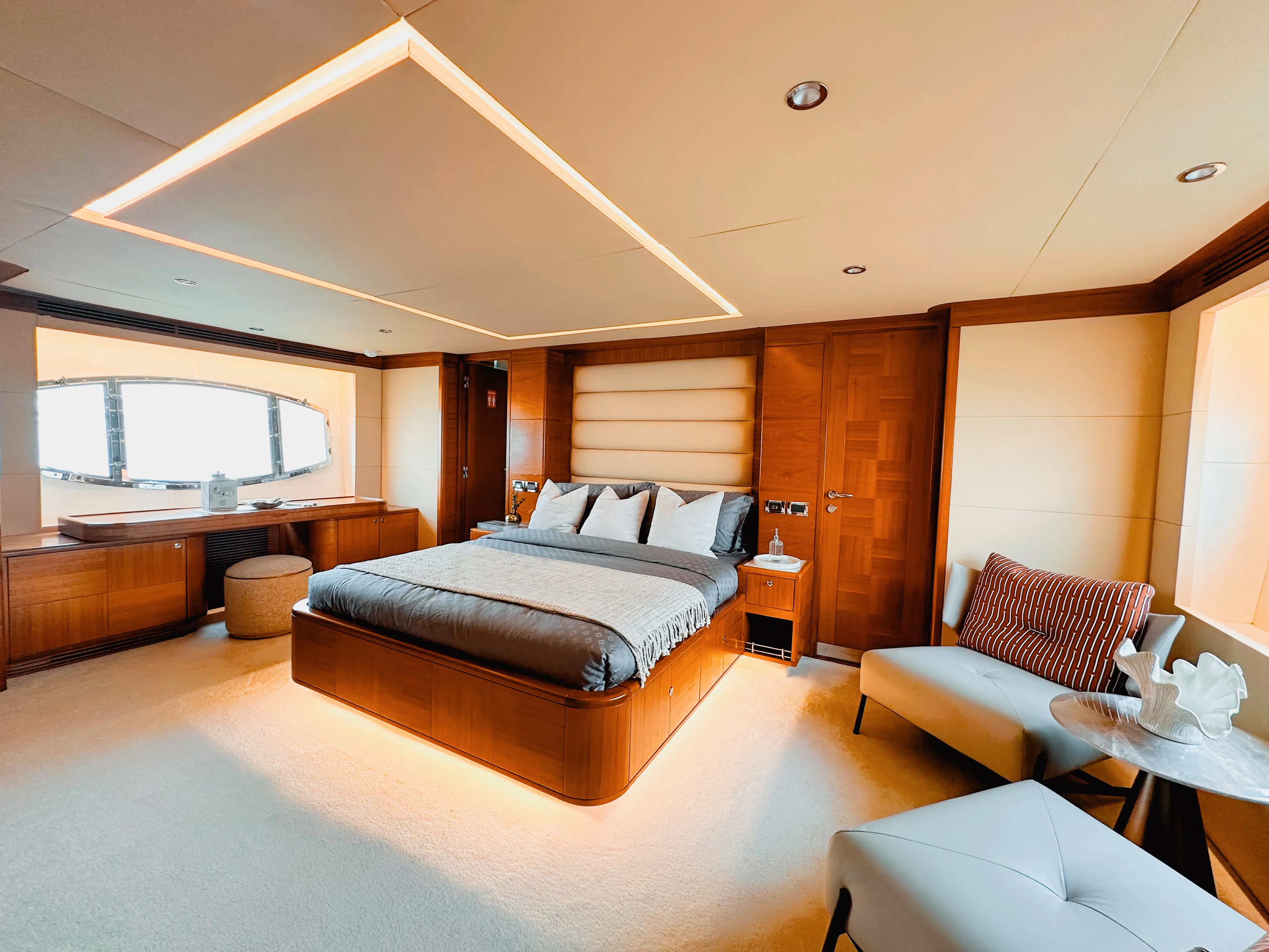 Luxury Motor Yacht X35 — yacht photo 15