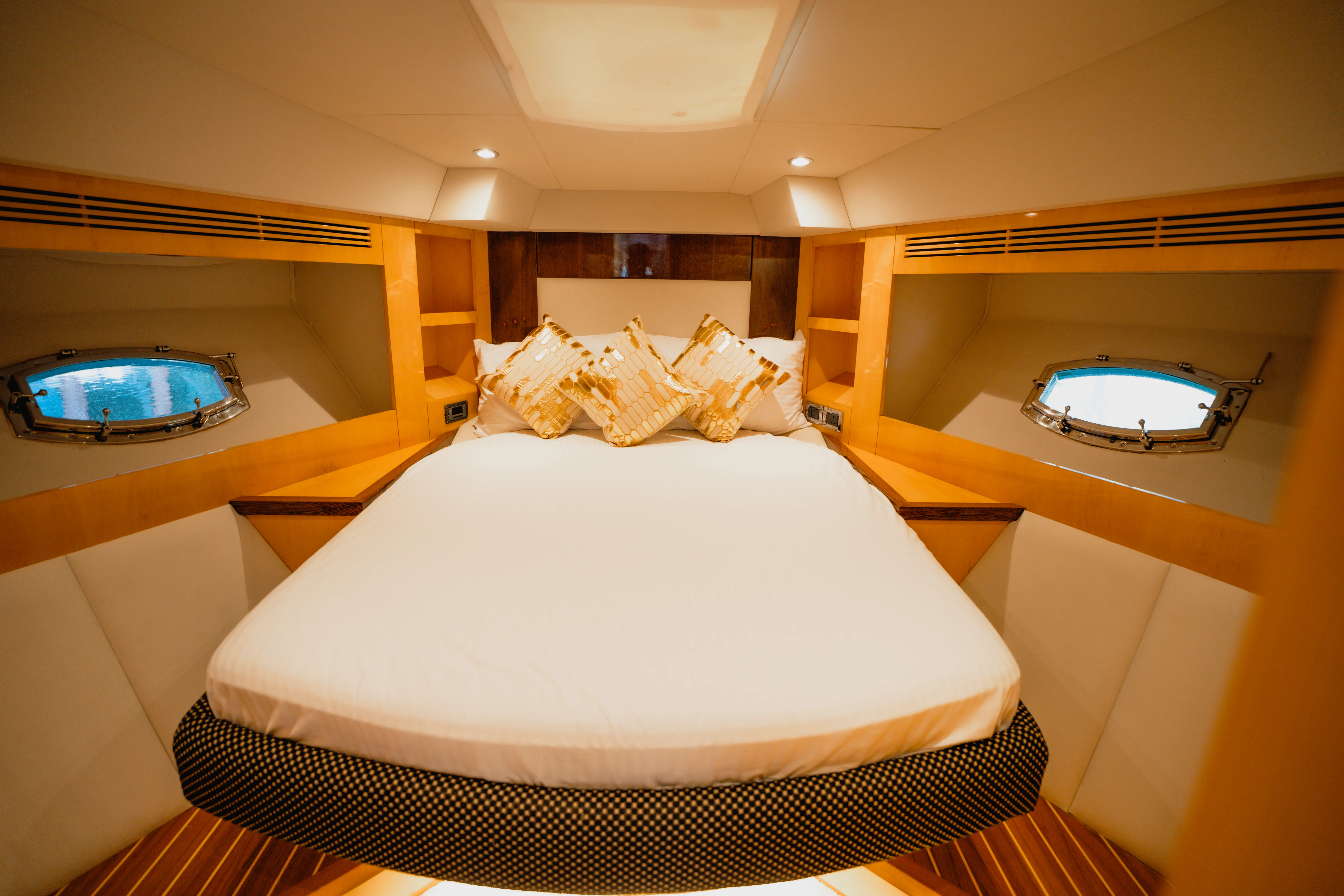 Luxury Motor Yacht X3 — foto dello yacht n. 2