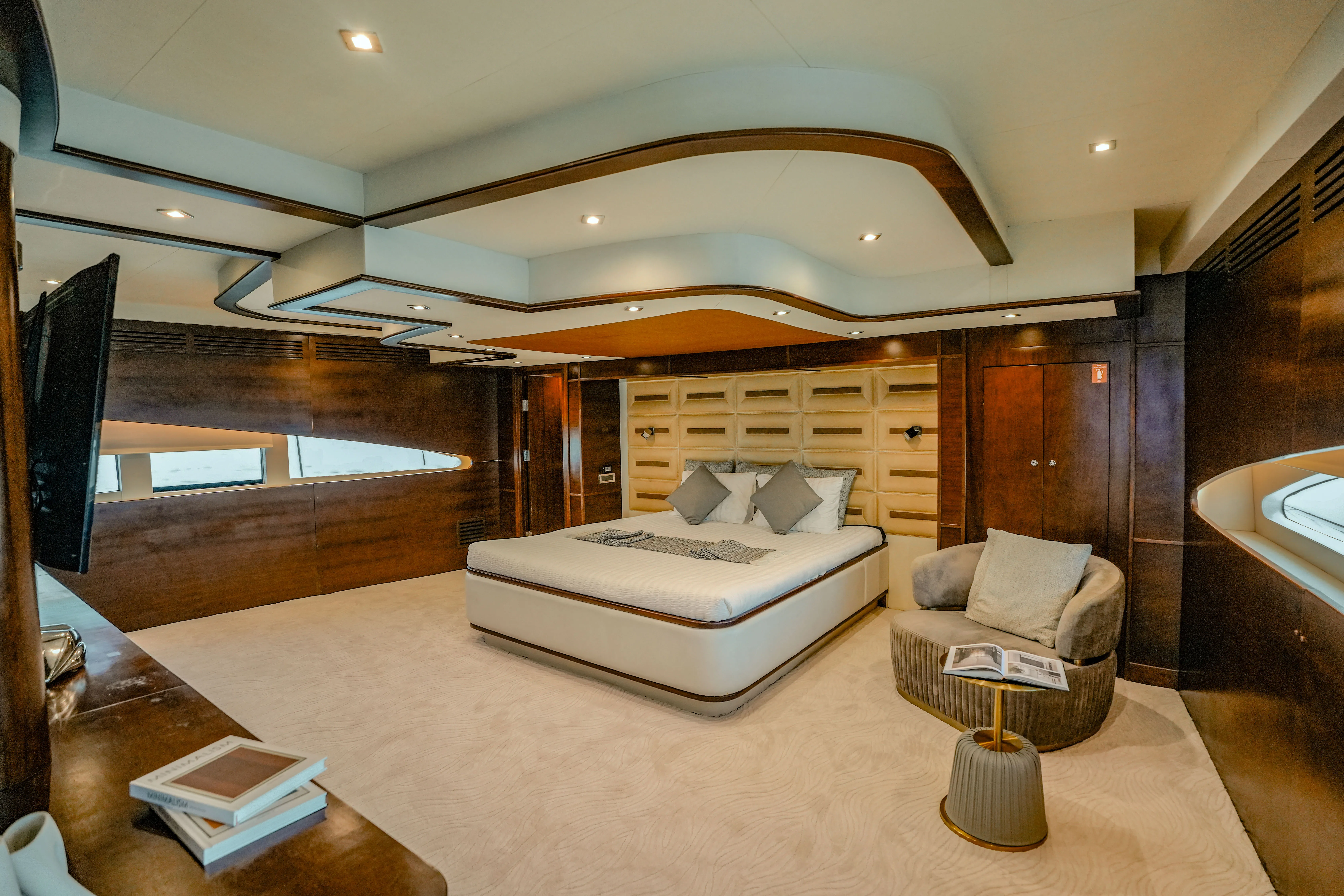 Luxury Motor Yacht Stardom — foto dello yacht n. 2