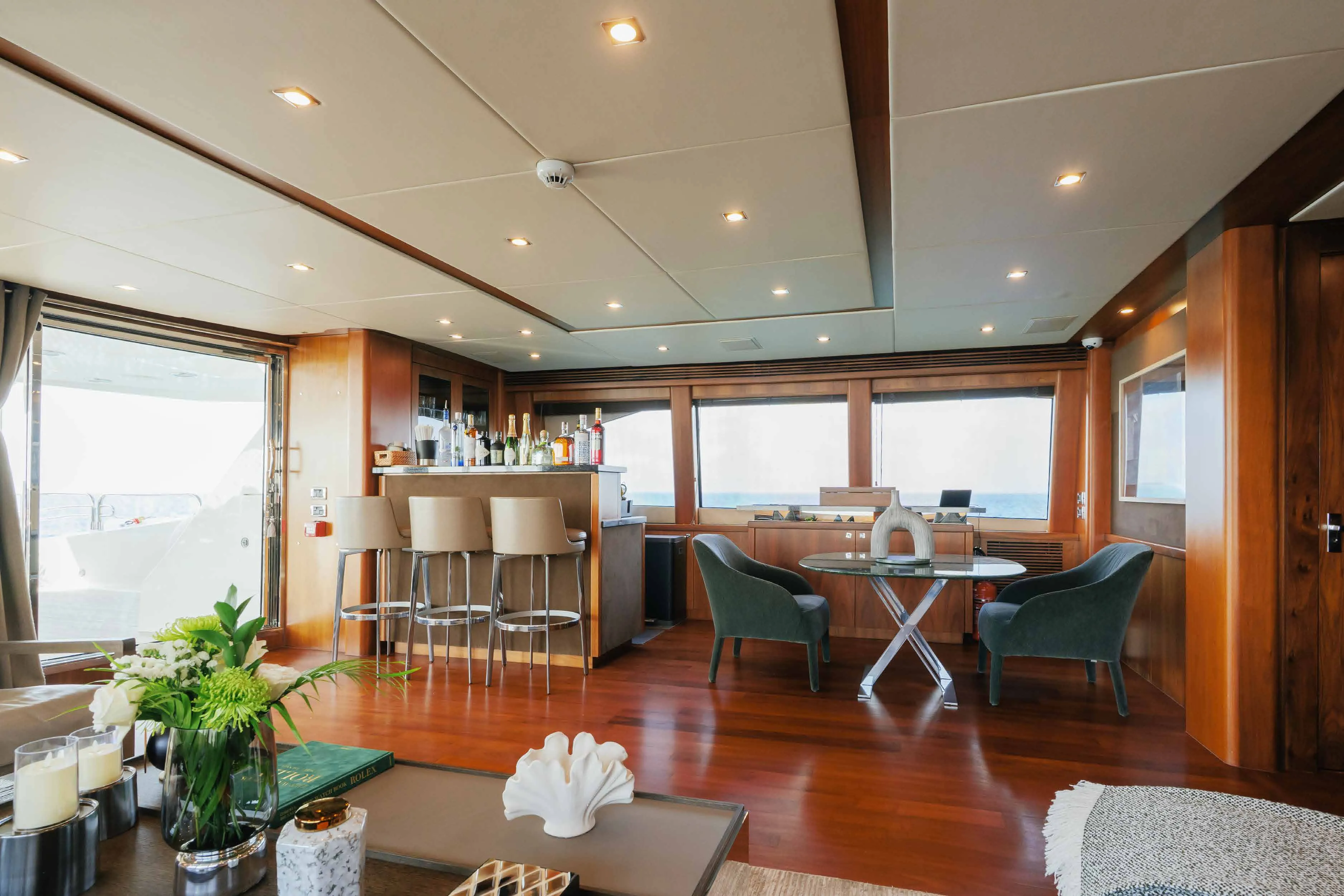 Luxury Motor Yacht Encore — foto dello yacht n. 2