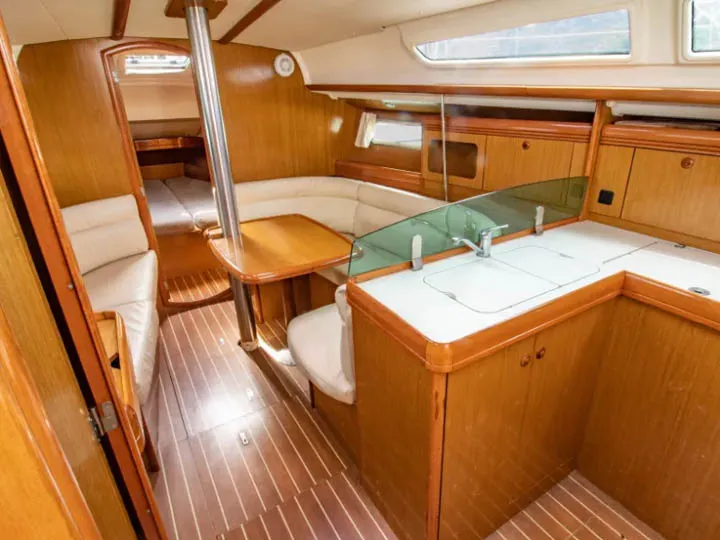 Sun Odyssey 36i King Julian — foto dello yacht n. 2